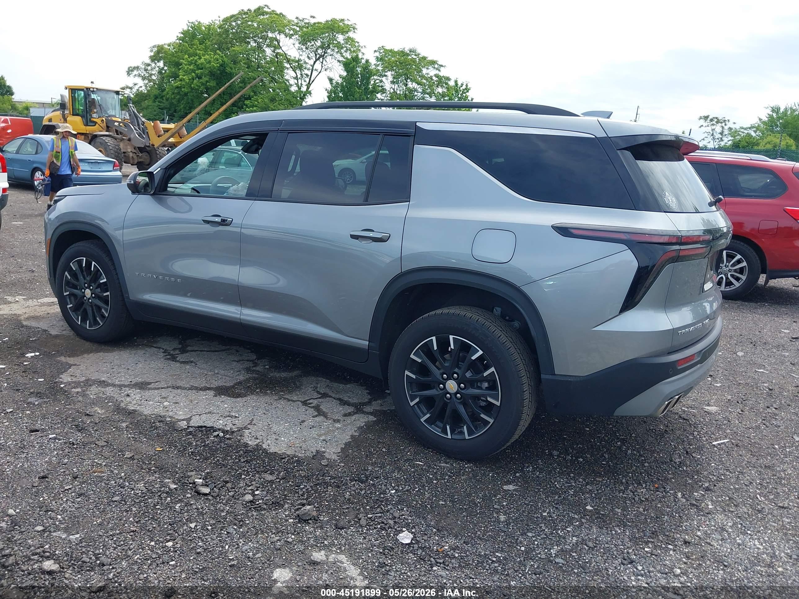 CHEVROLET TRAVERSE image 3