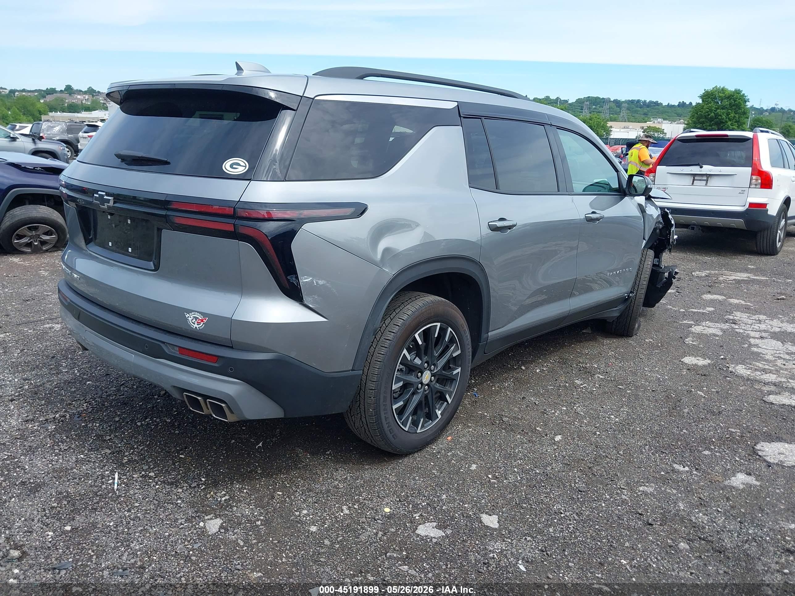 CHEVROLET TRAVERSE image 4