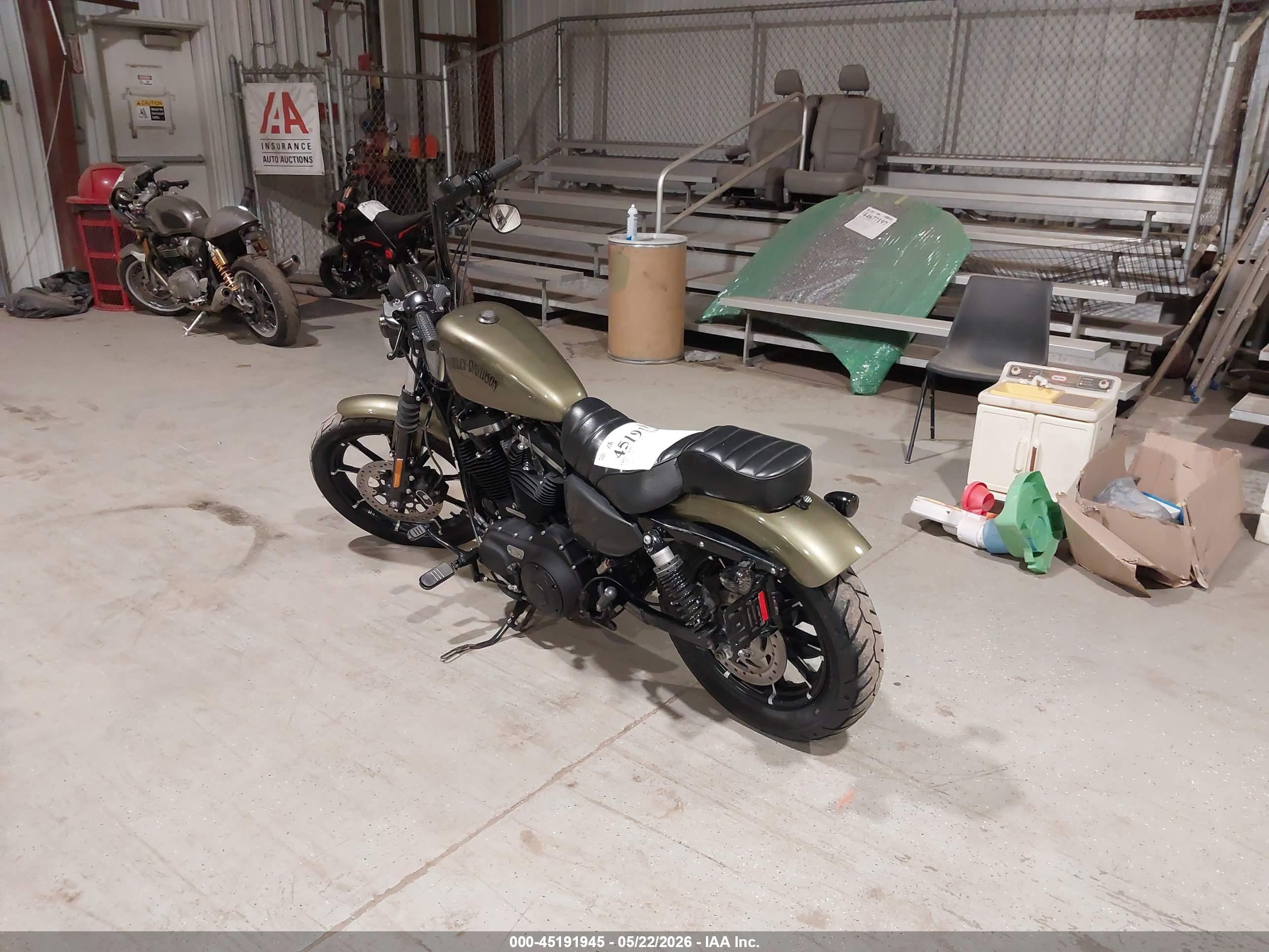 HARLEY-DAVIDSON XL883 image 3