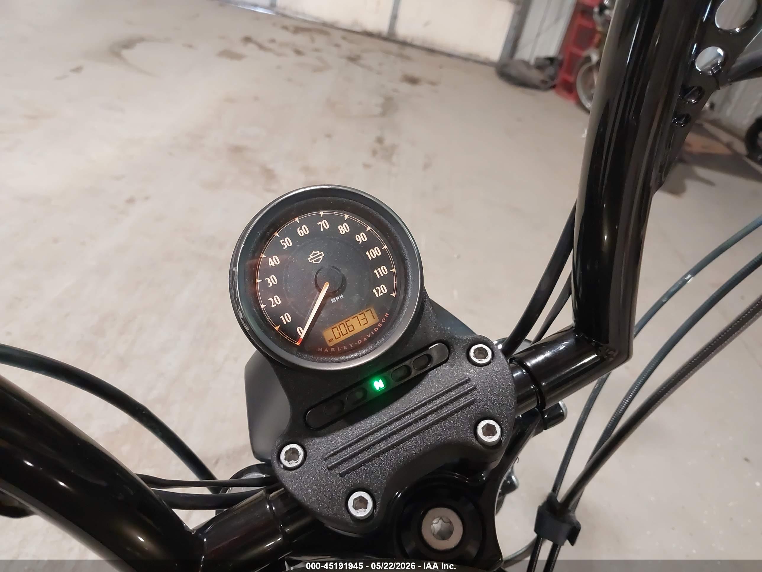 HARLEY-DAVIDSON XL883 image 7