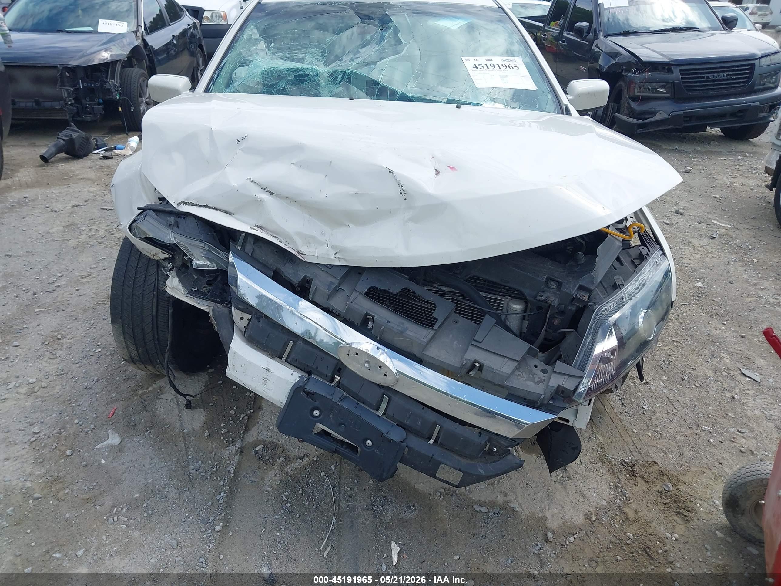 FORD FUSION image 6