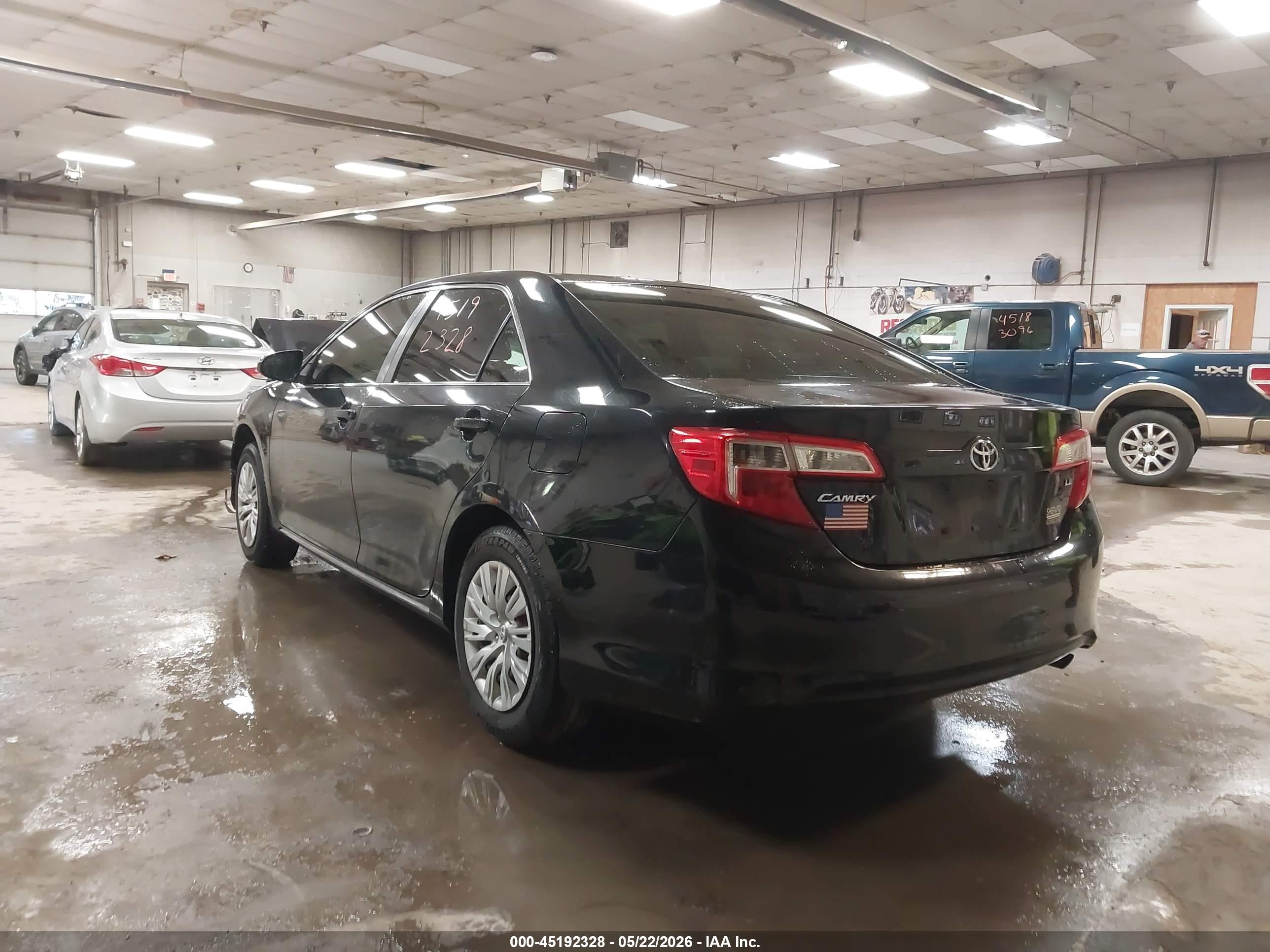 TOYOTA CAMRY image 3
