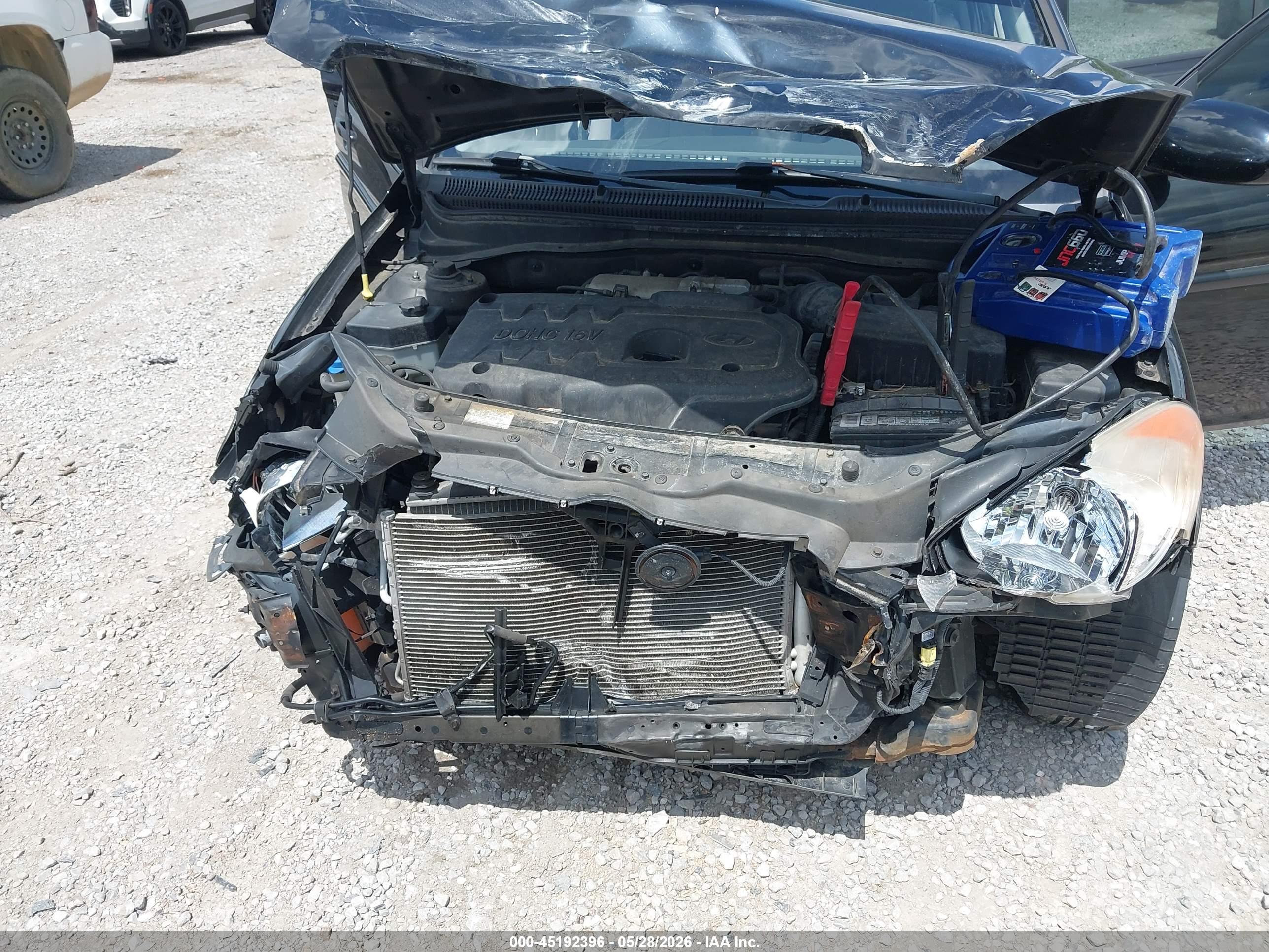 HYUNDAI ACCENT image 6