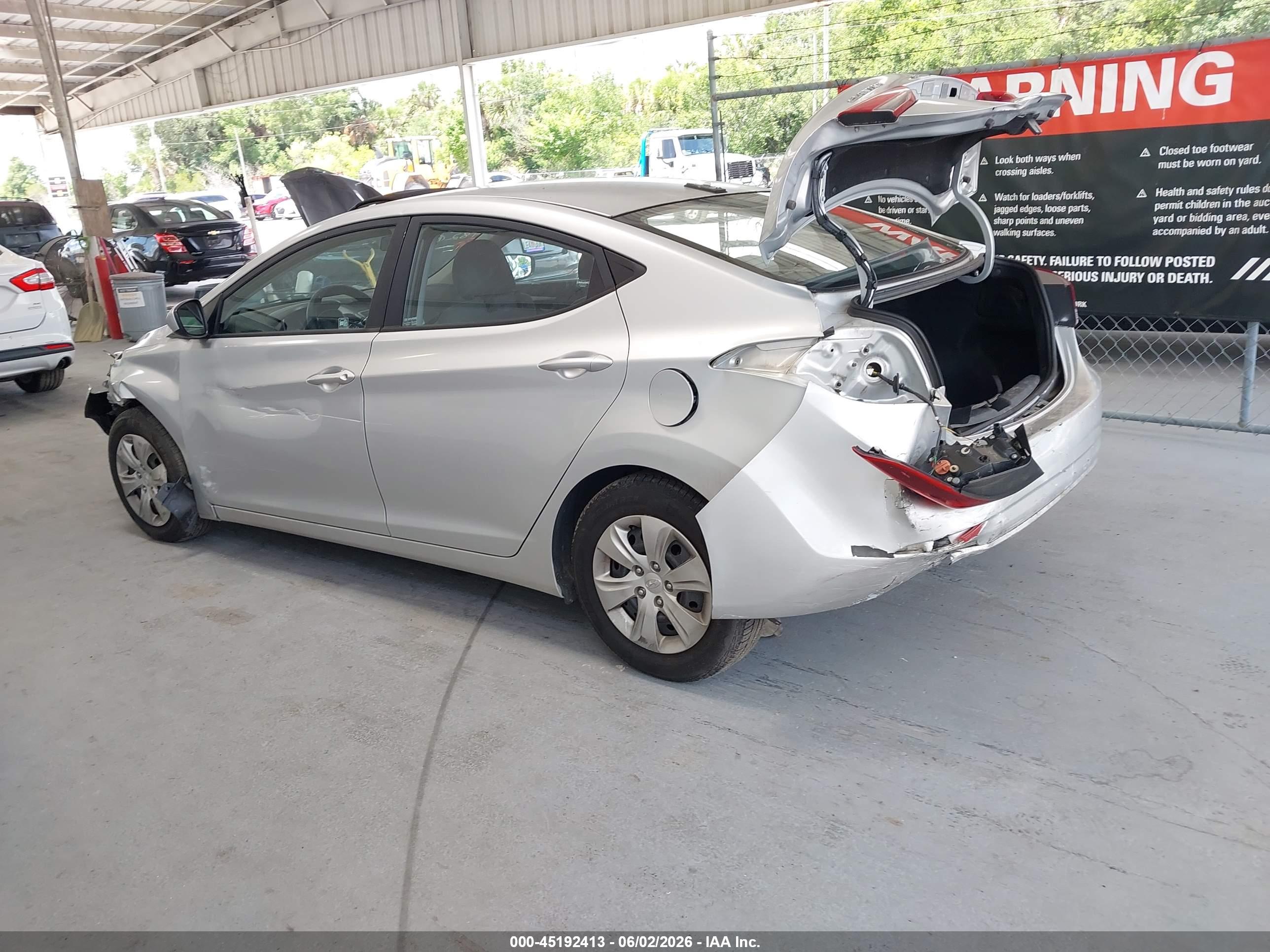 HYUNDAI ELANTRA image 3