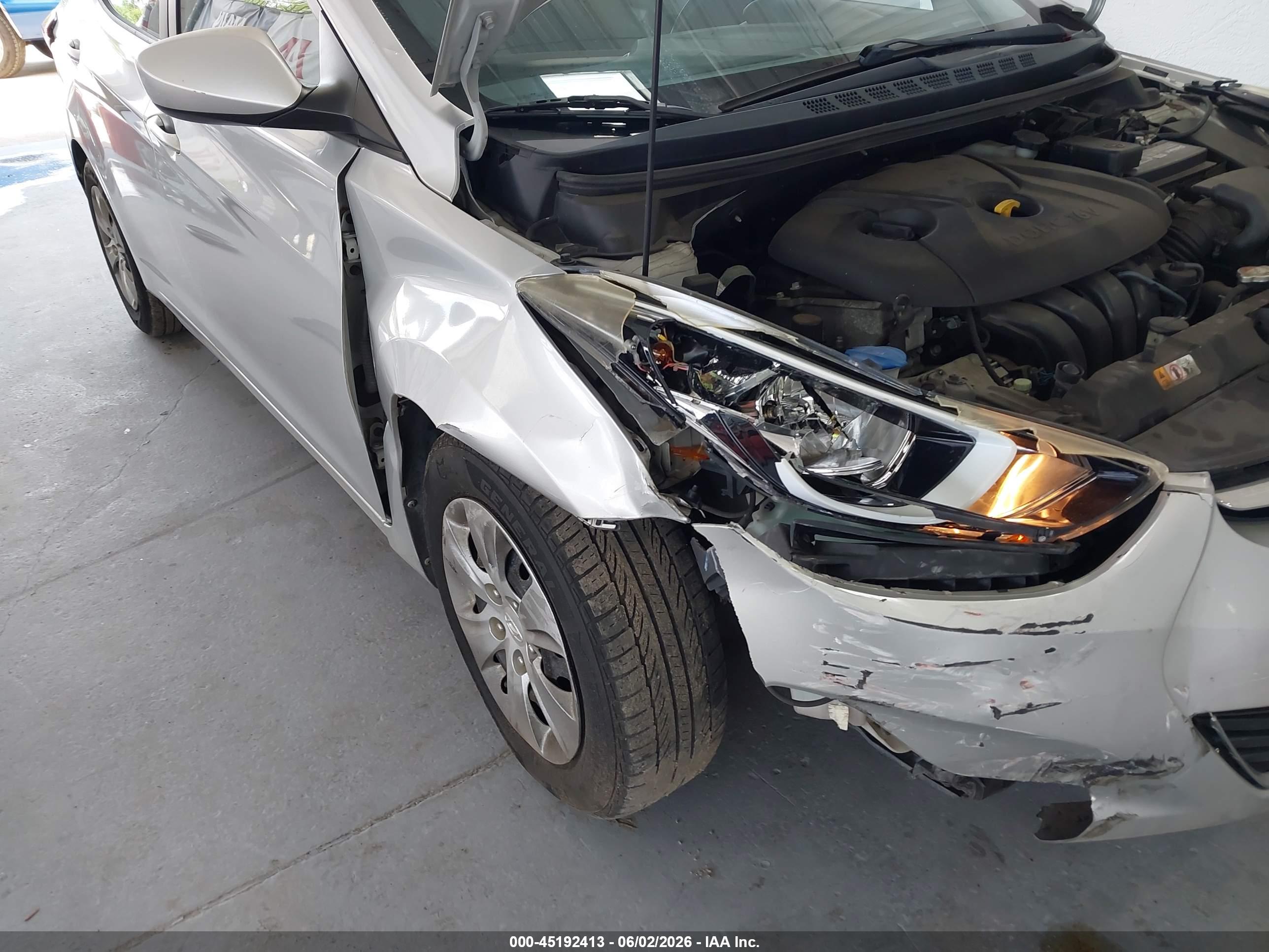 HYUNDAI ELANTRA image 6