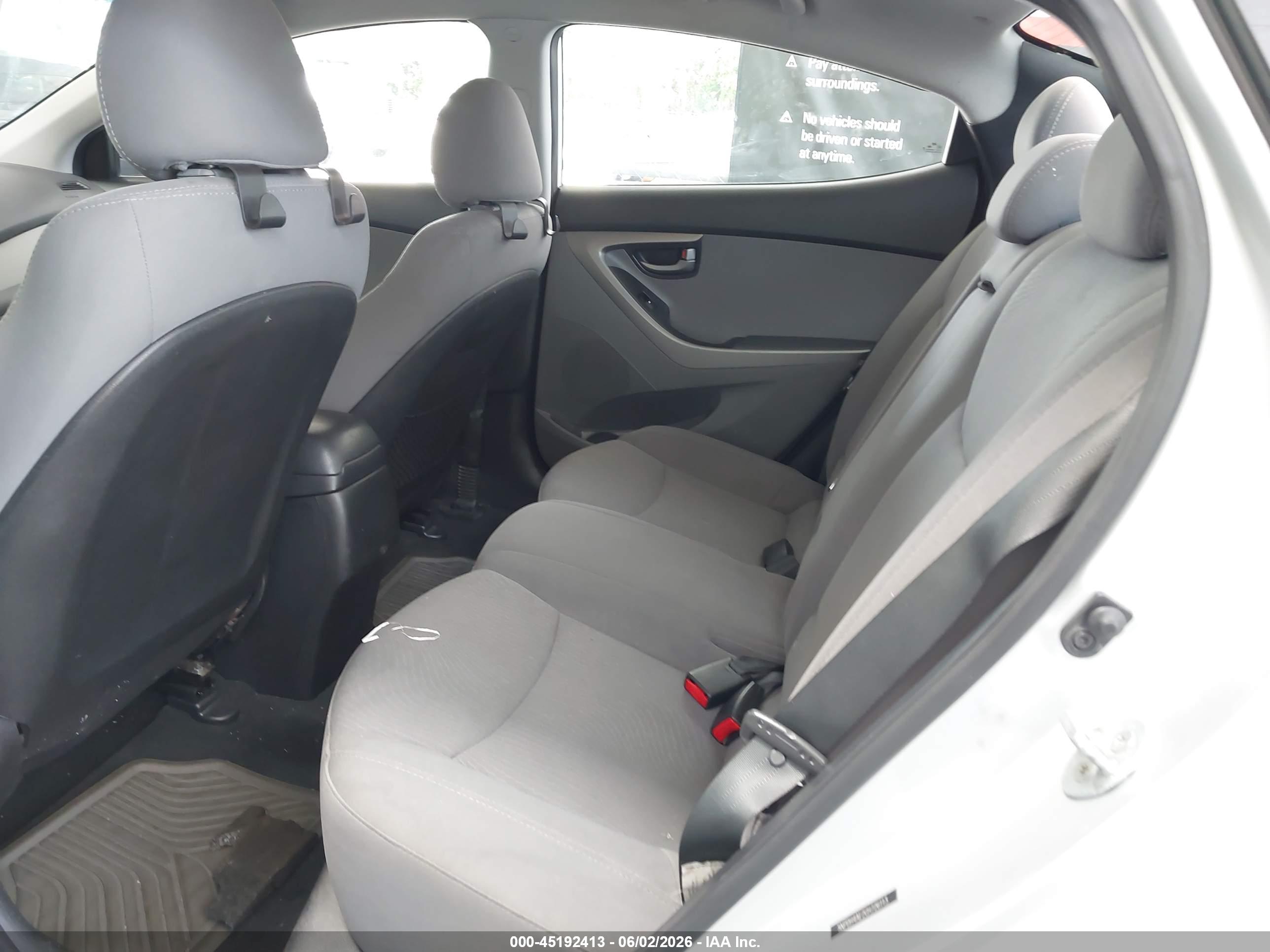 HYUNDAI ELANTRA image 8
