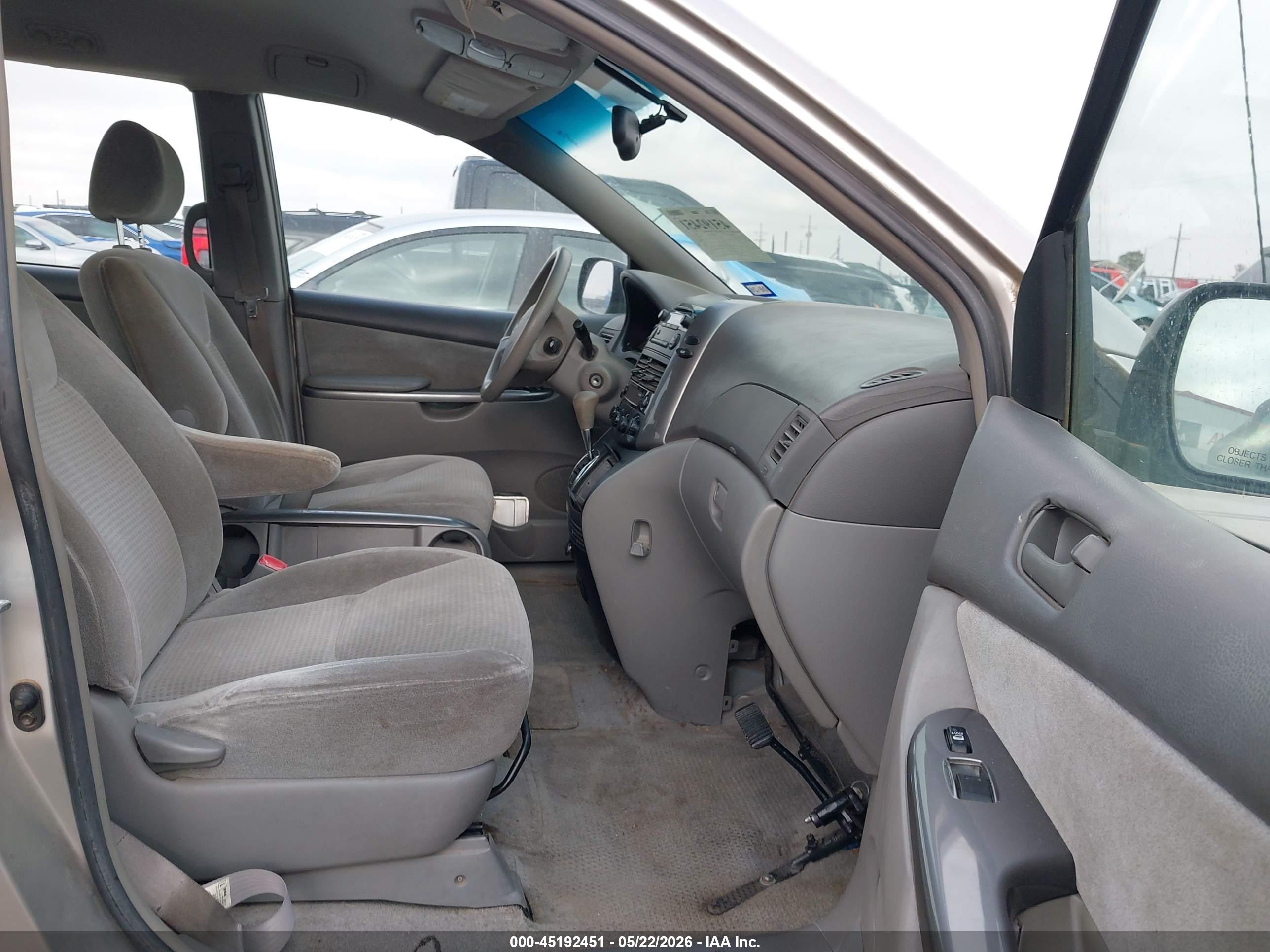 TOYOTA SIENNA image 5