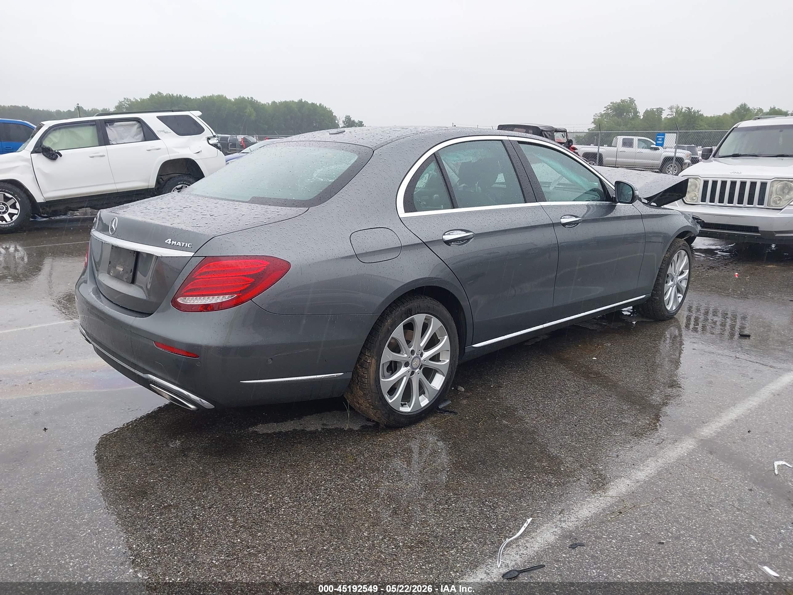 MERCEDES-BENZ E image 4