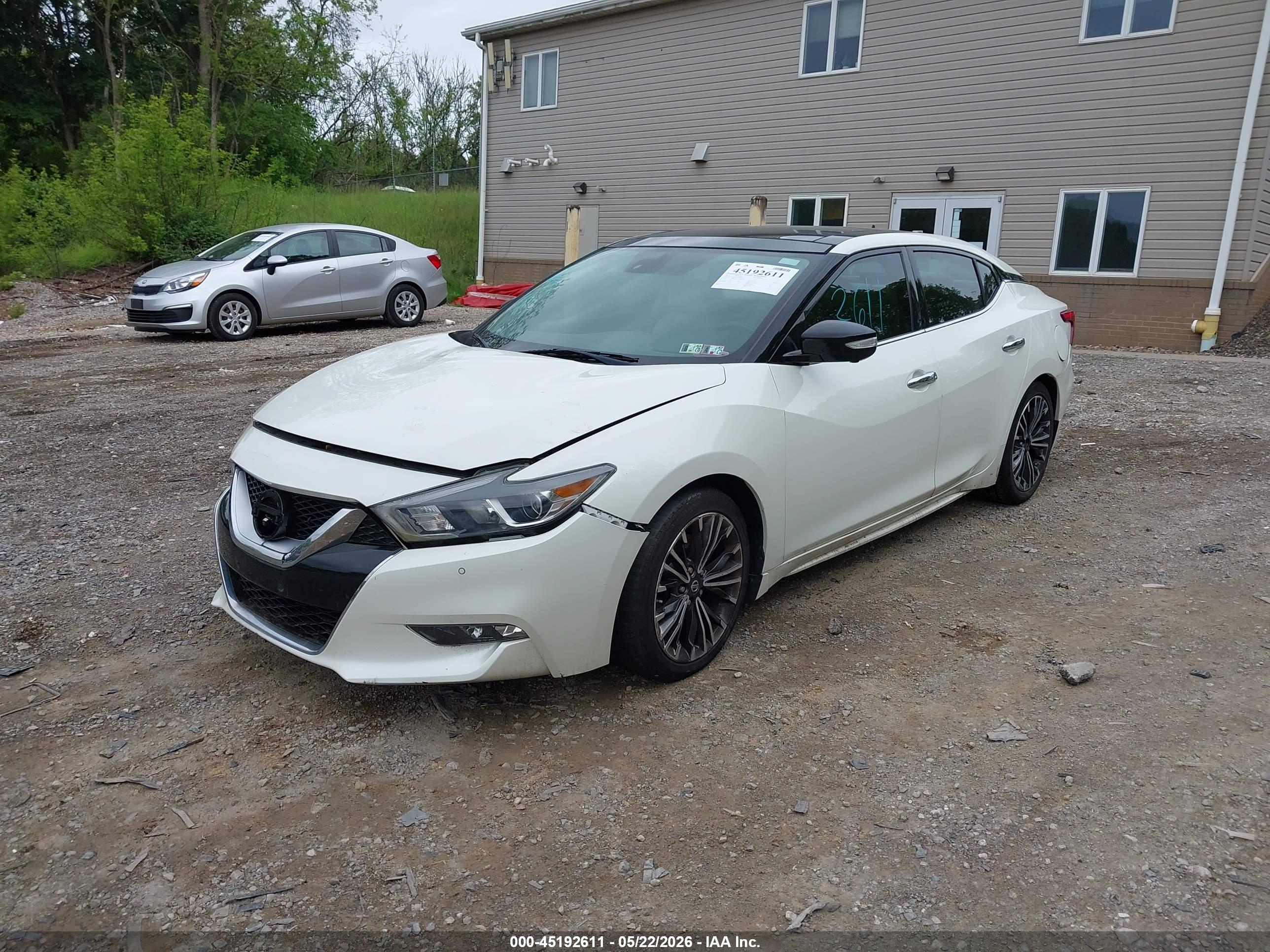 NISSAN MAXIMA image 2
