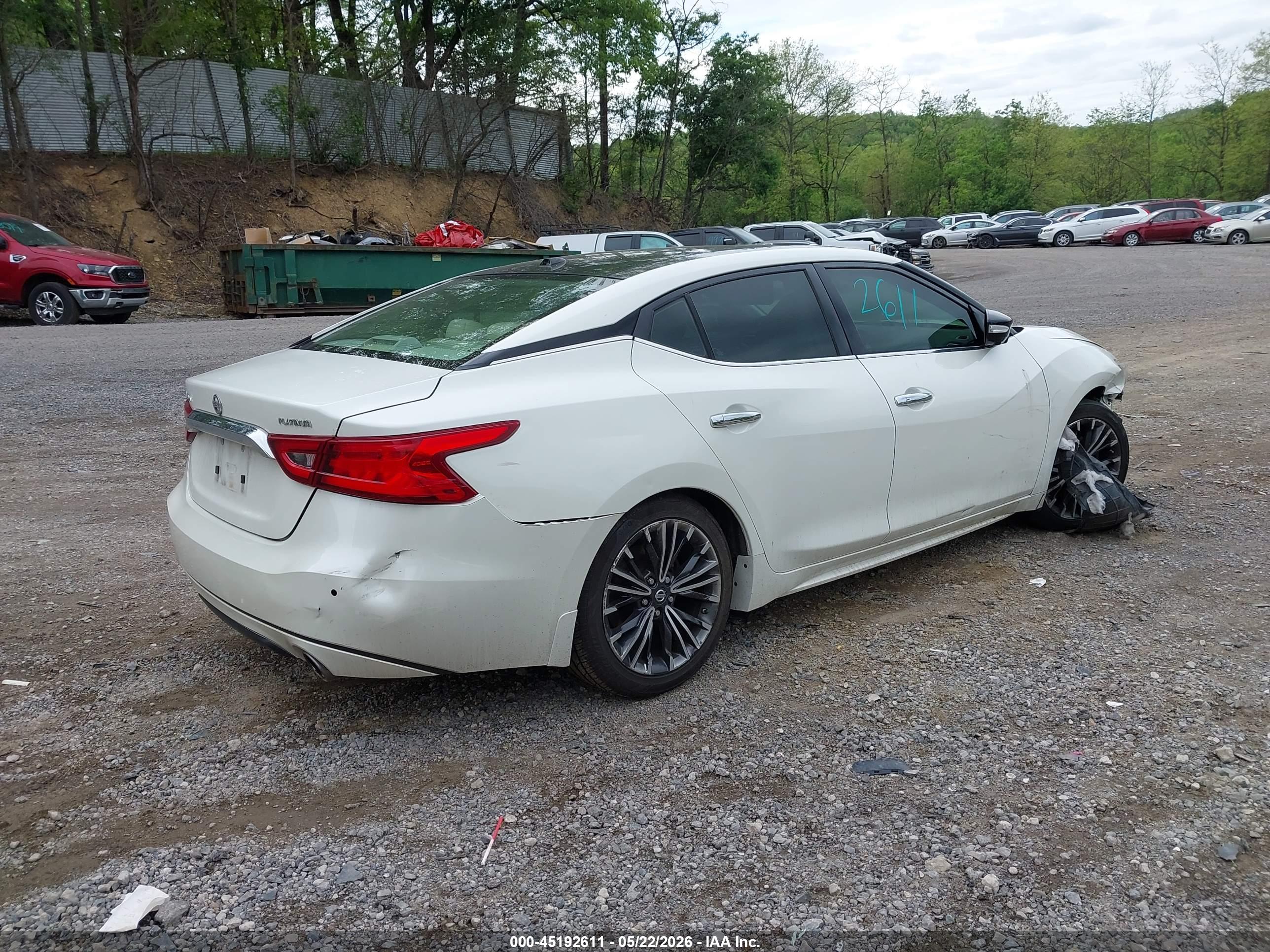 NISSAN MAXIMA image 4