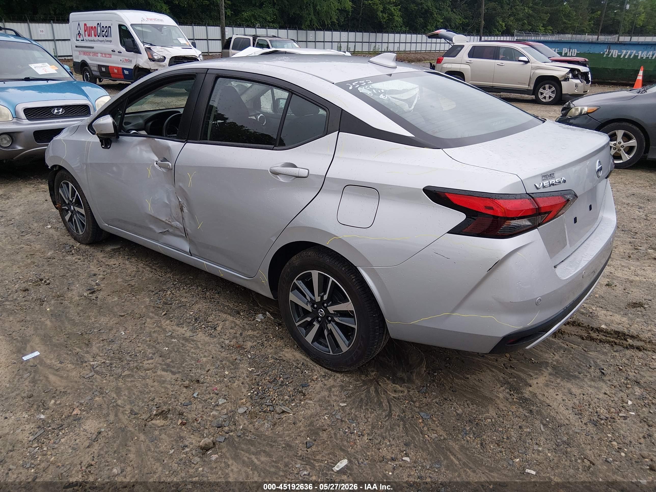 NISSAN VERSA image 3