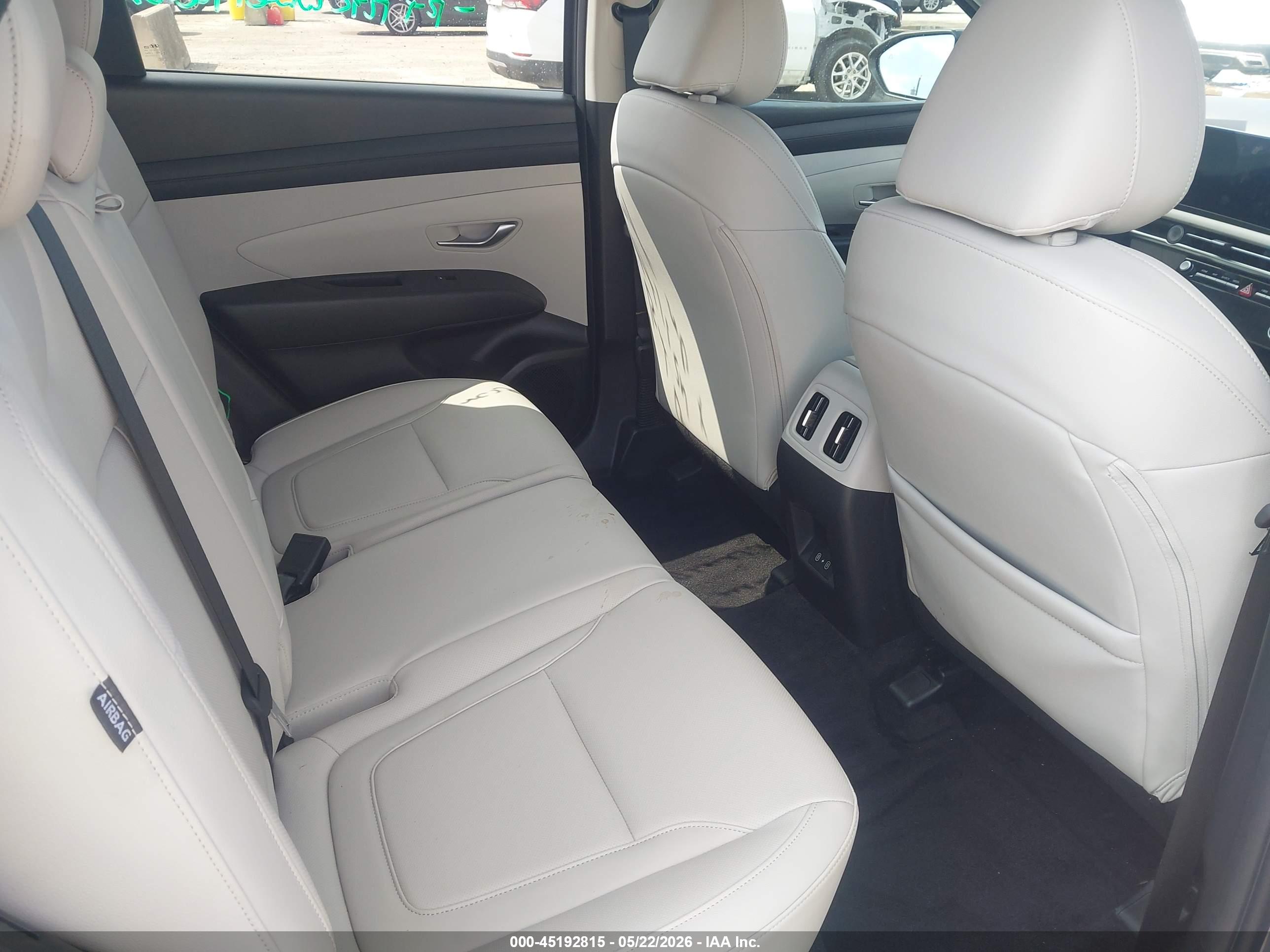 HYUNDAI TUCSON image 8