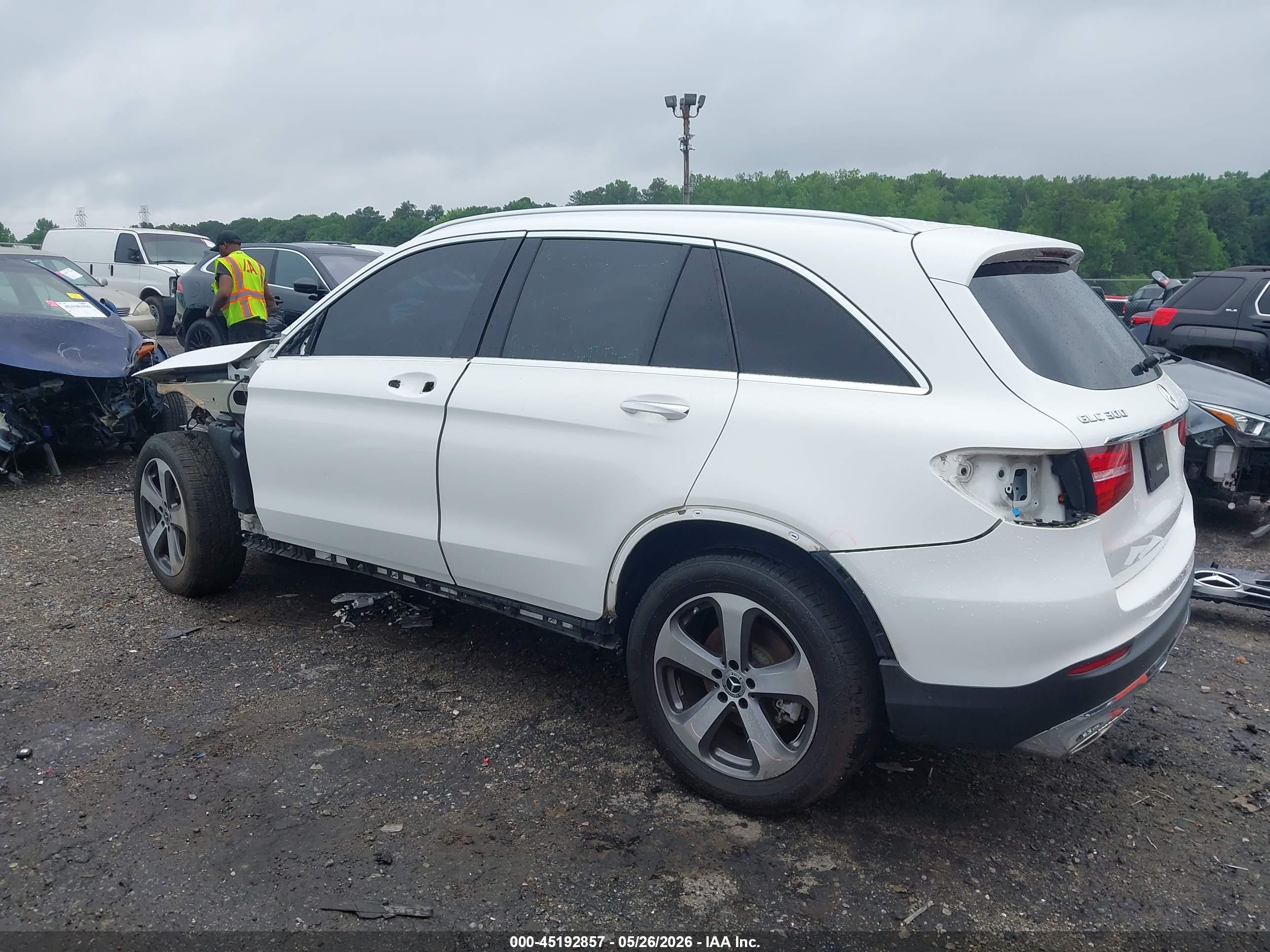 MERCEDES-BENZ GLC image 3