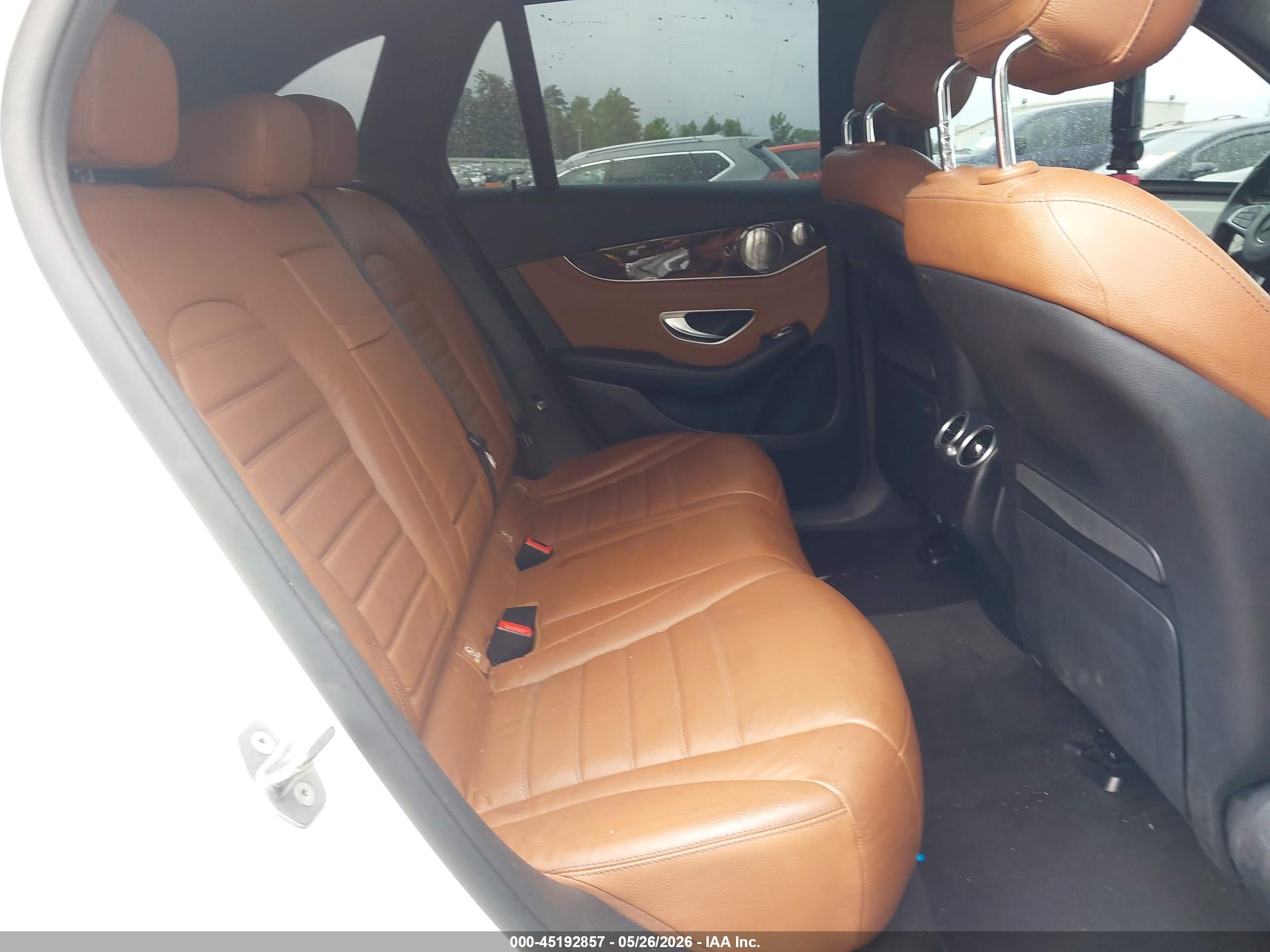 MERCEDES-BENZ GLC image 8