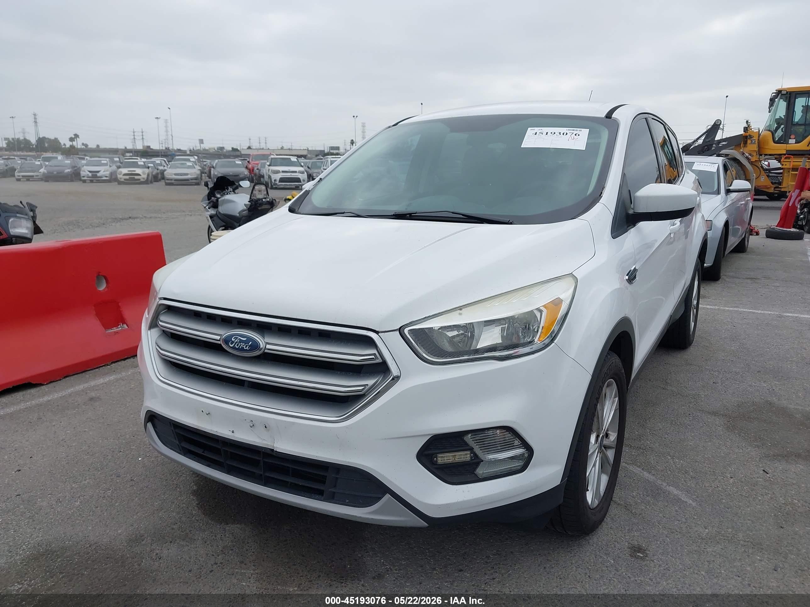 FORD ESCAPE image 2