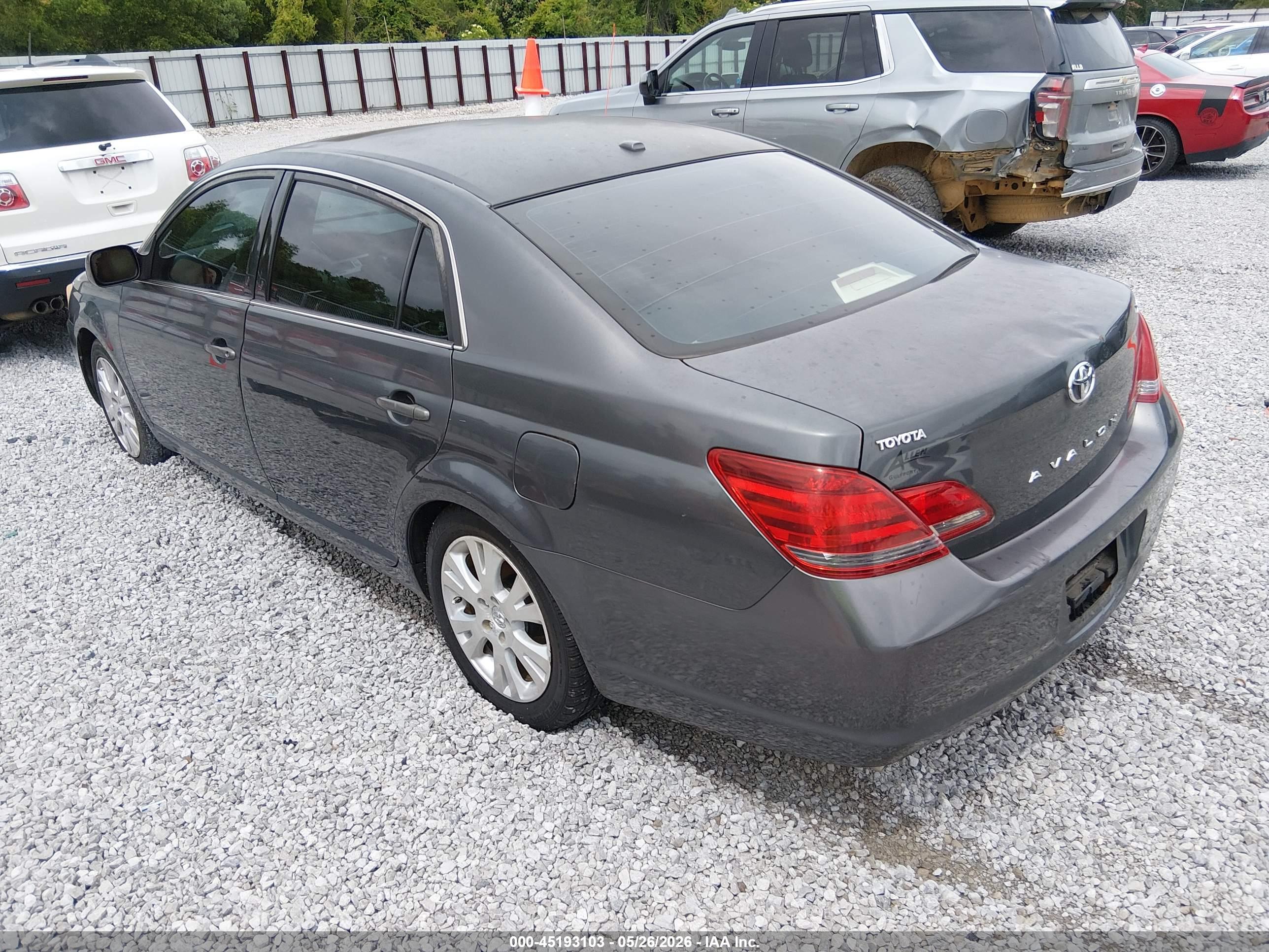 TOYOTA AVALON image 3