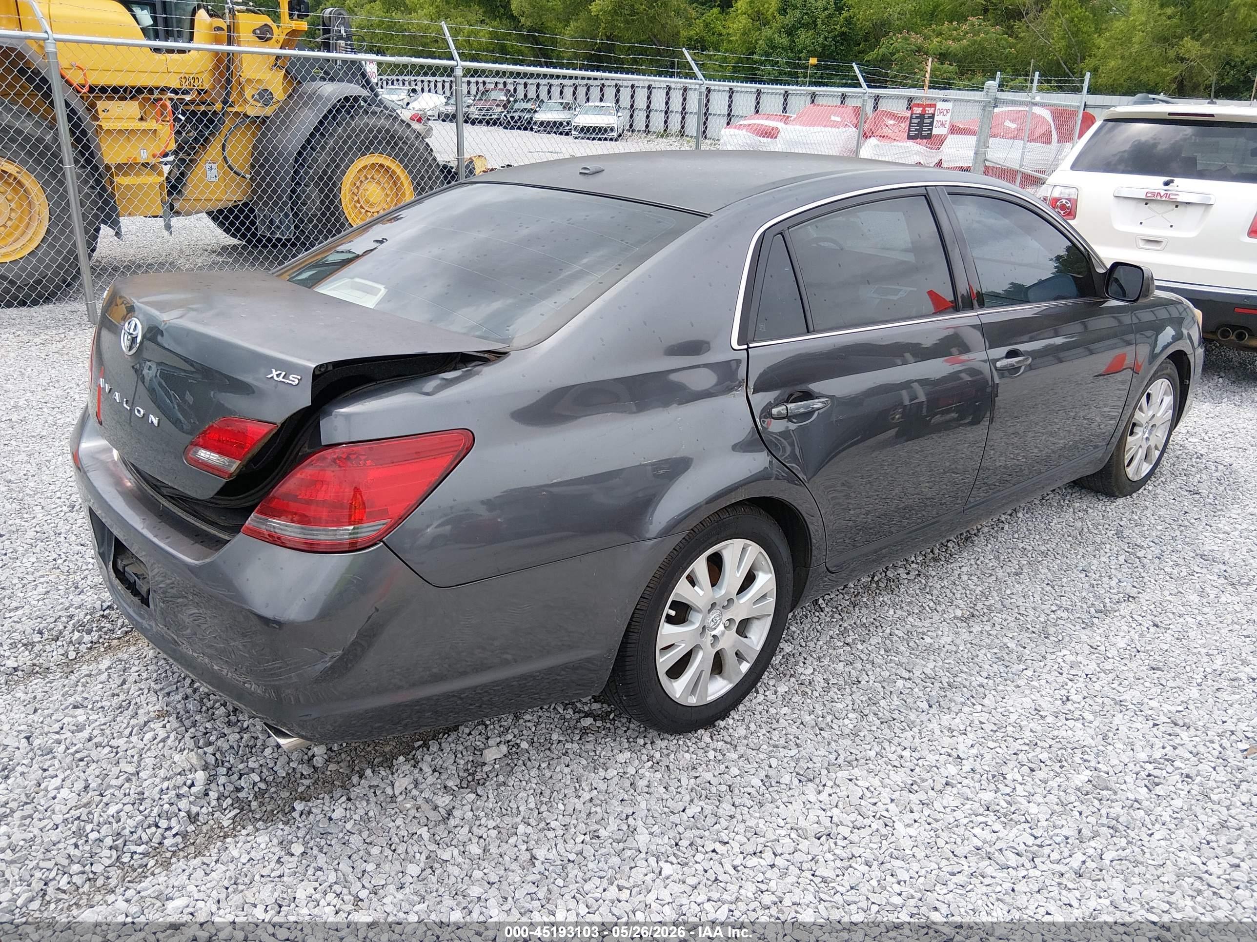 TOYOTA AVALON image 4