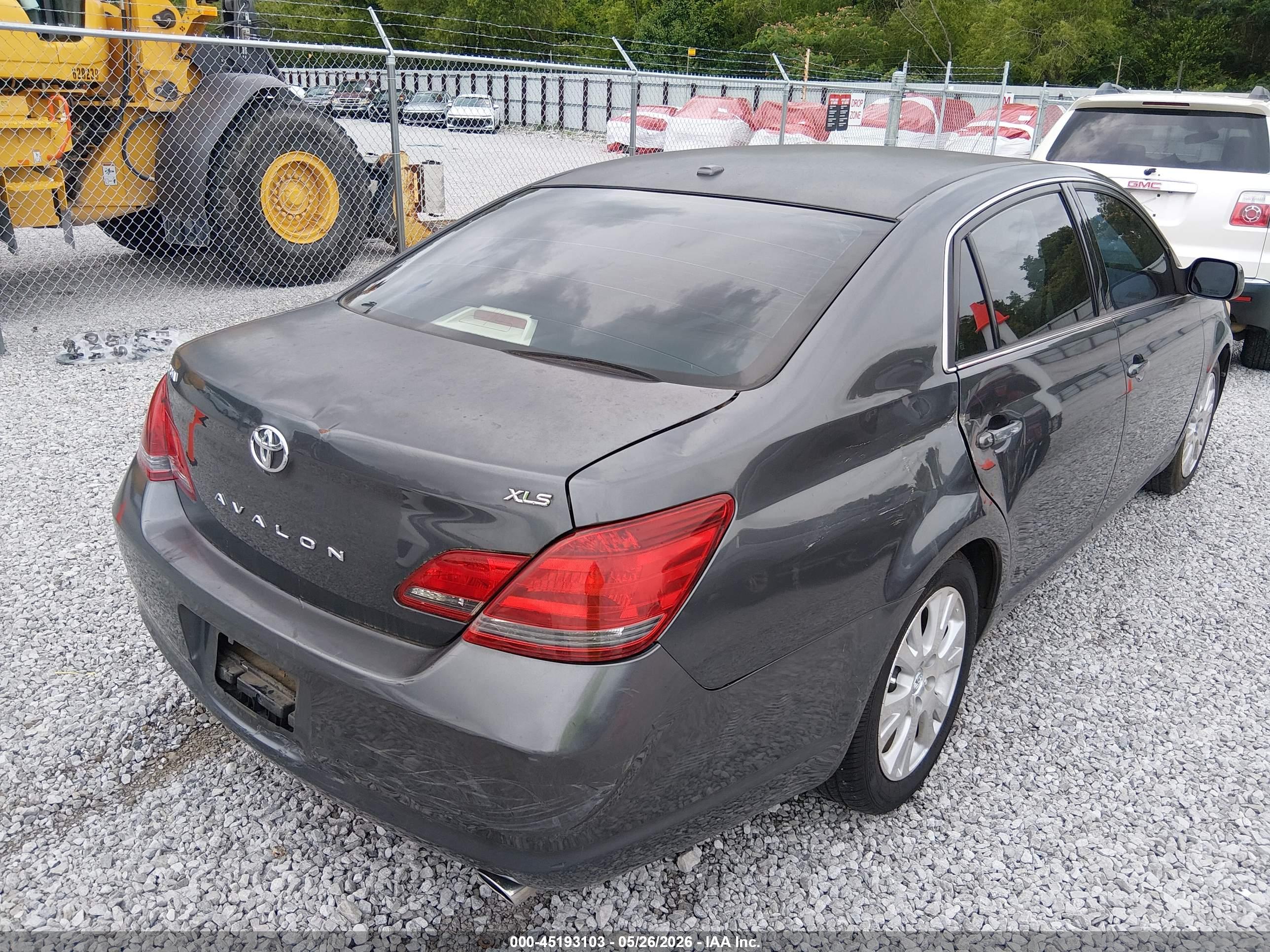 TOYOTA AVALON image 6