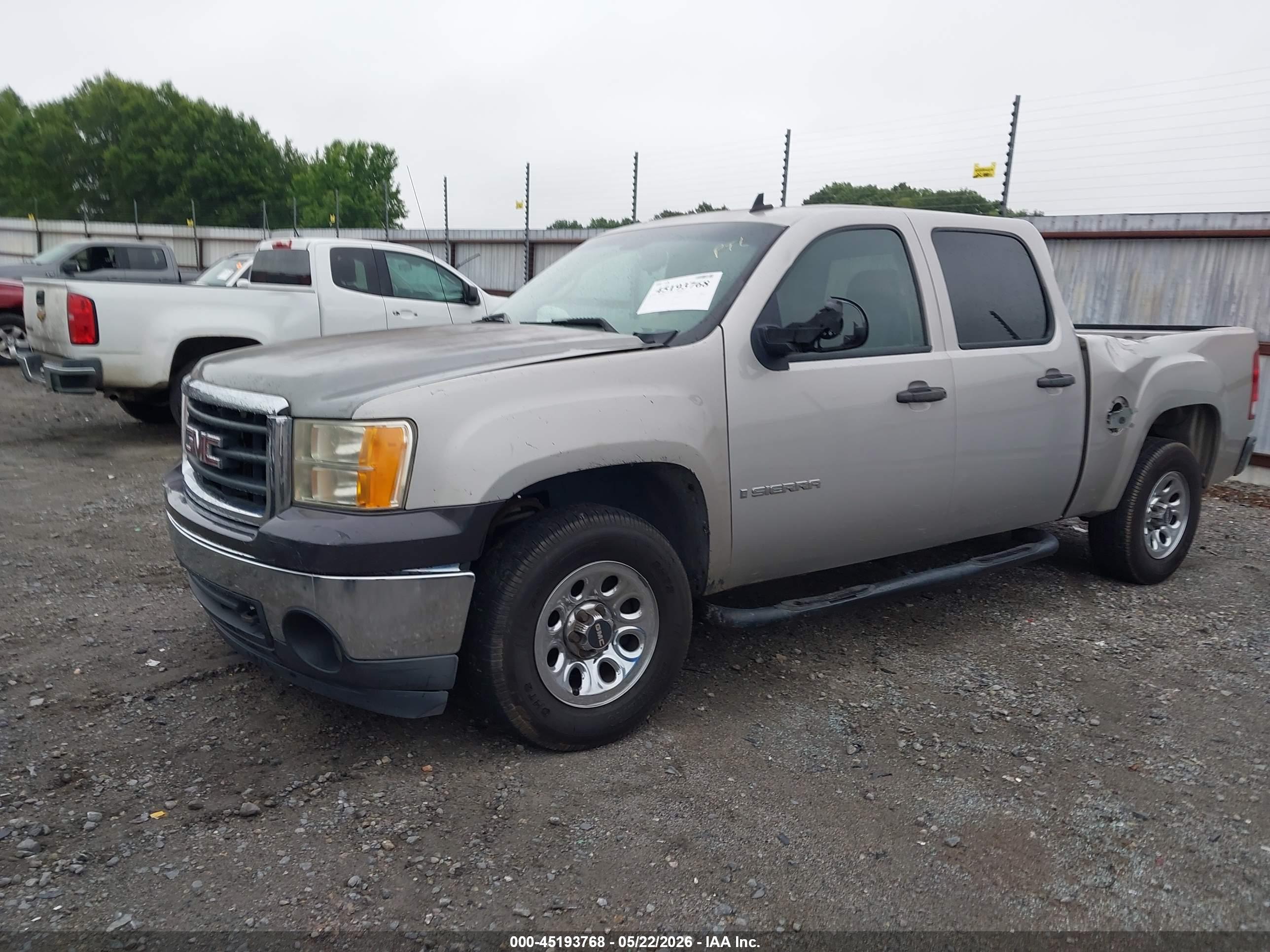 GMC SIERRA image 2