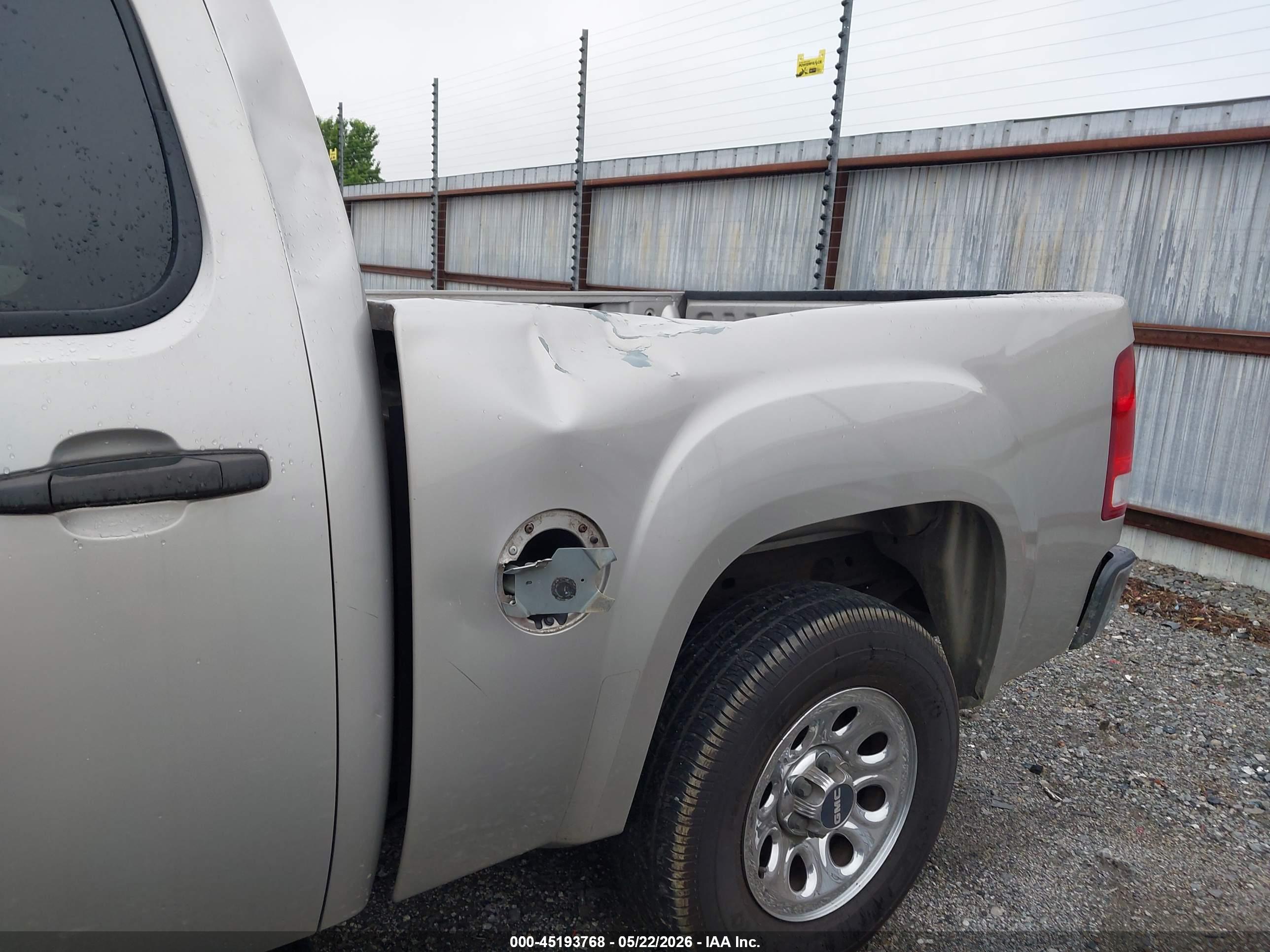 GMC SIERRA image 6