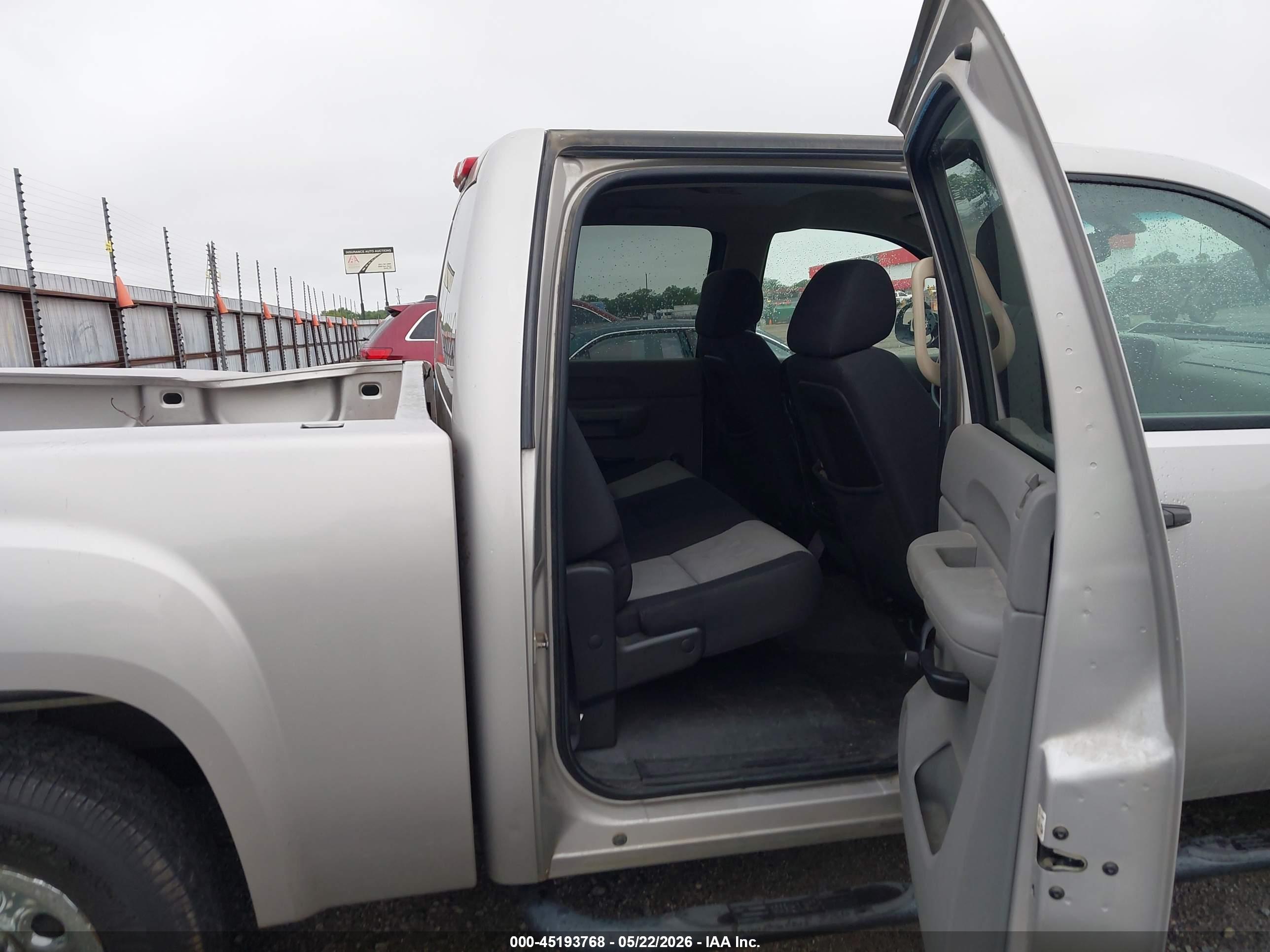 GMC SIERRA image 8