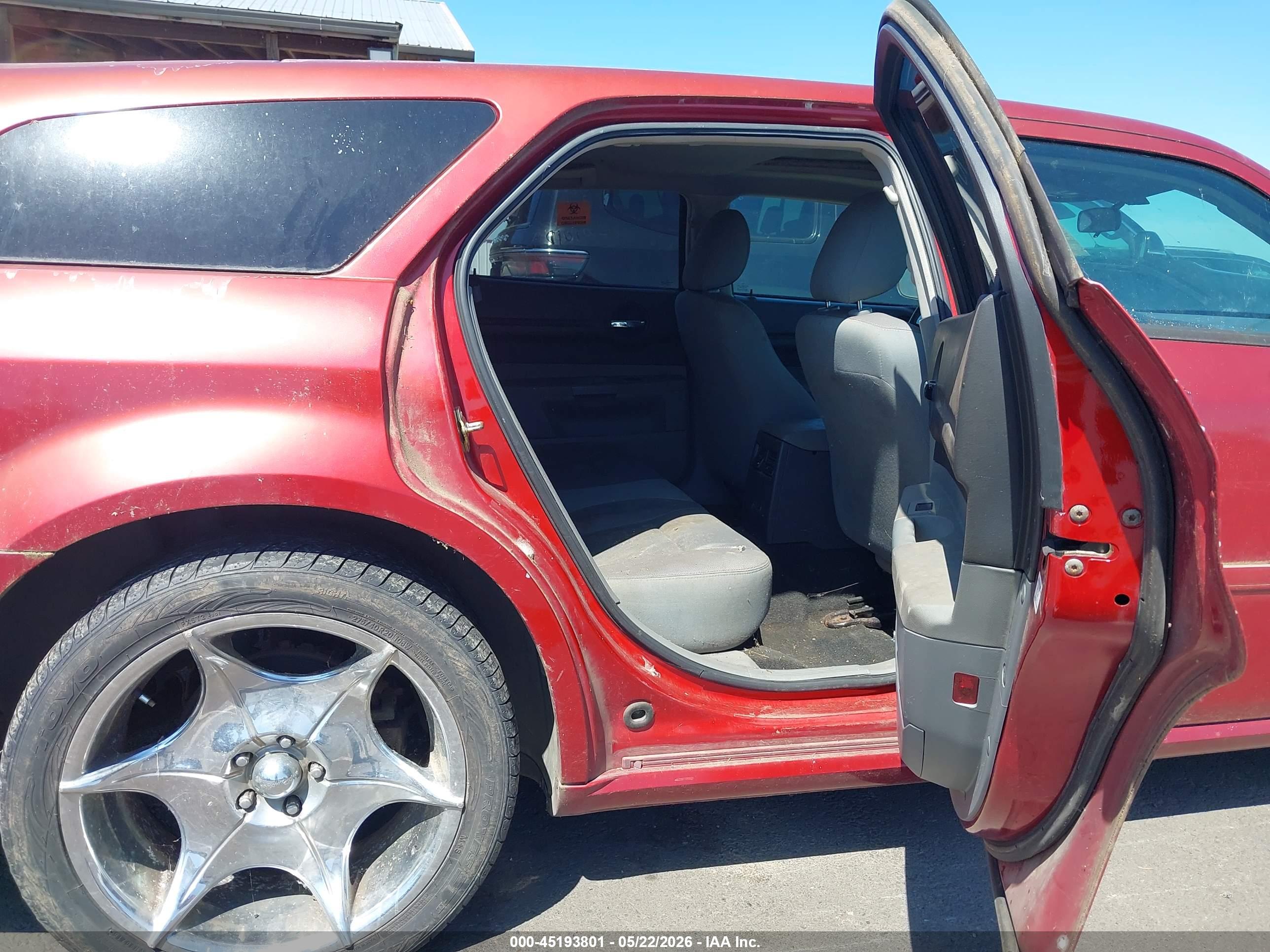 DODGE MAGNUM image 8