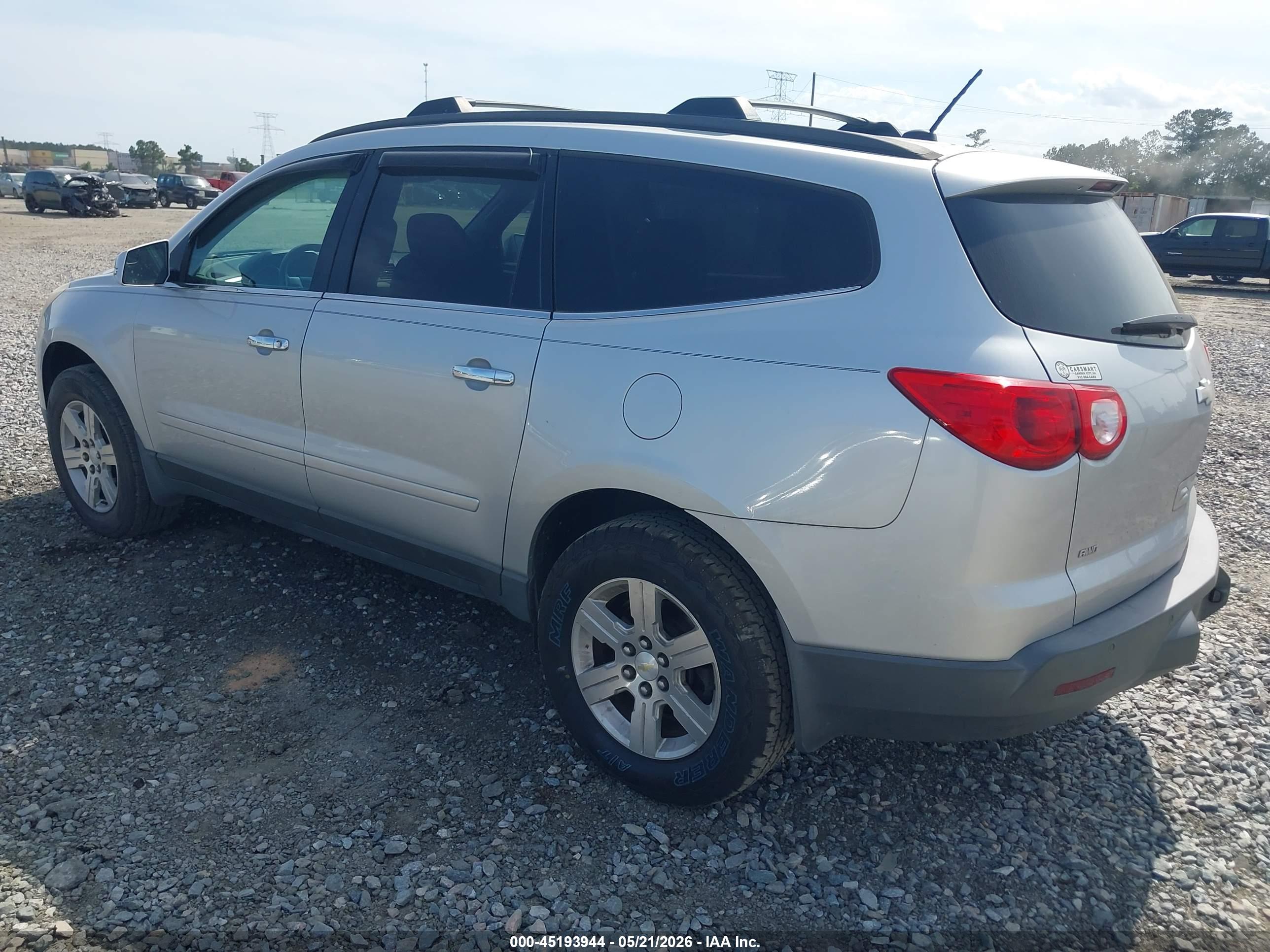 CHEVROLET TRAVERSE image 3