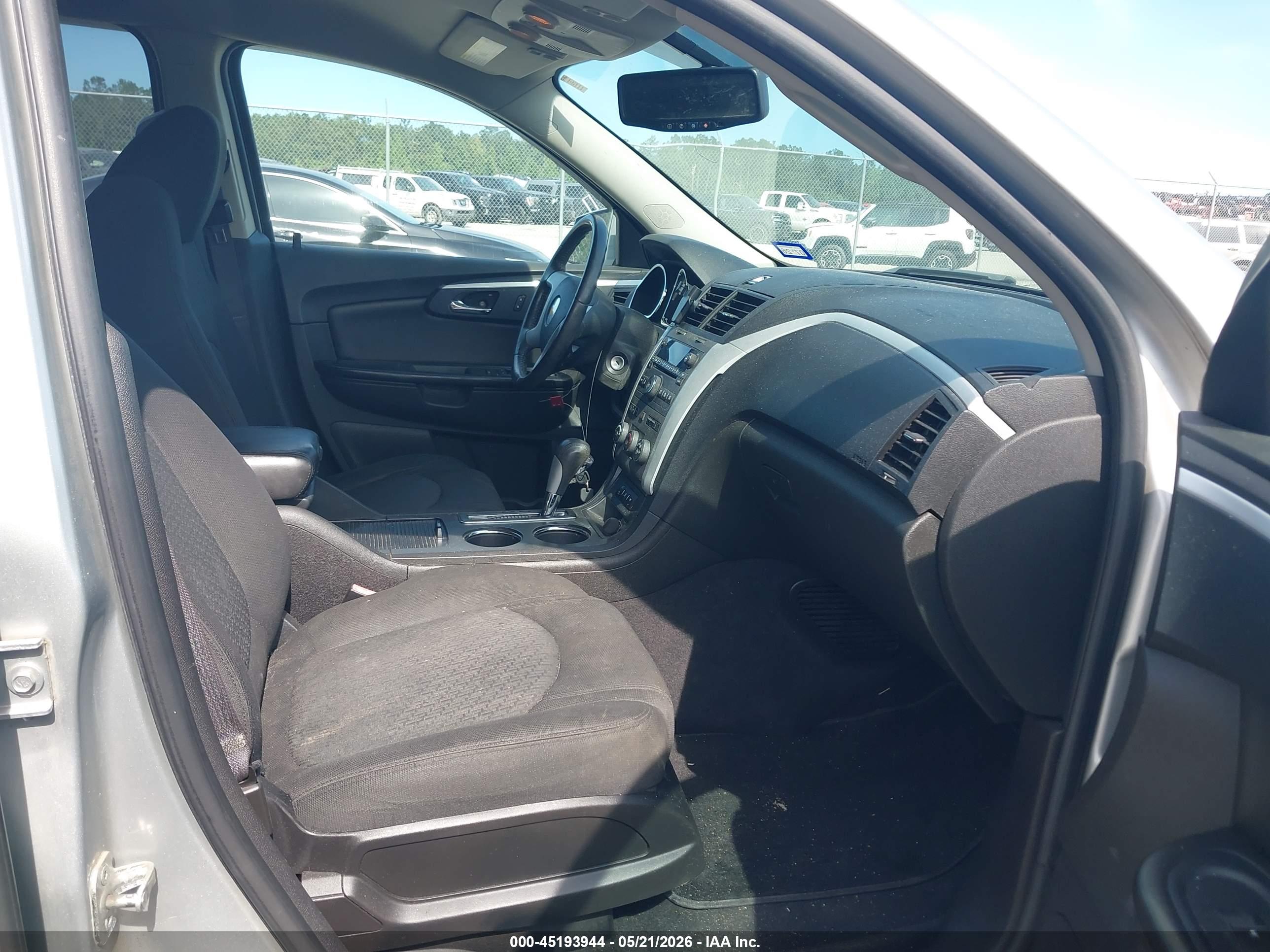 CHEVROLET TRAVERSE image 5