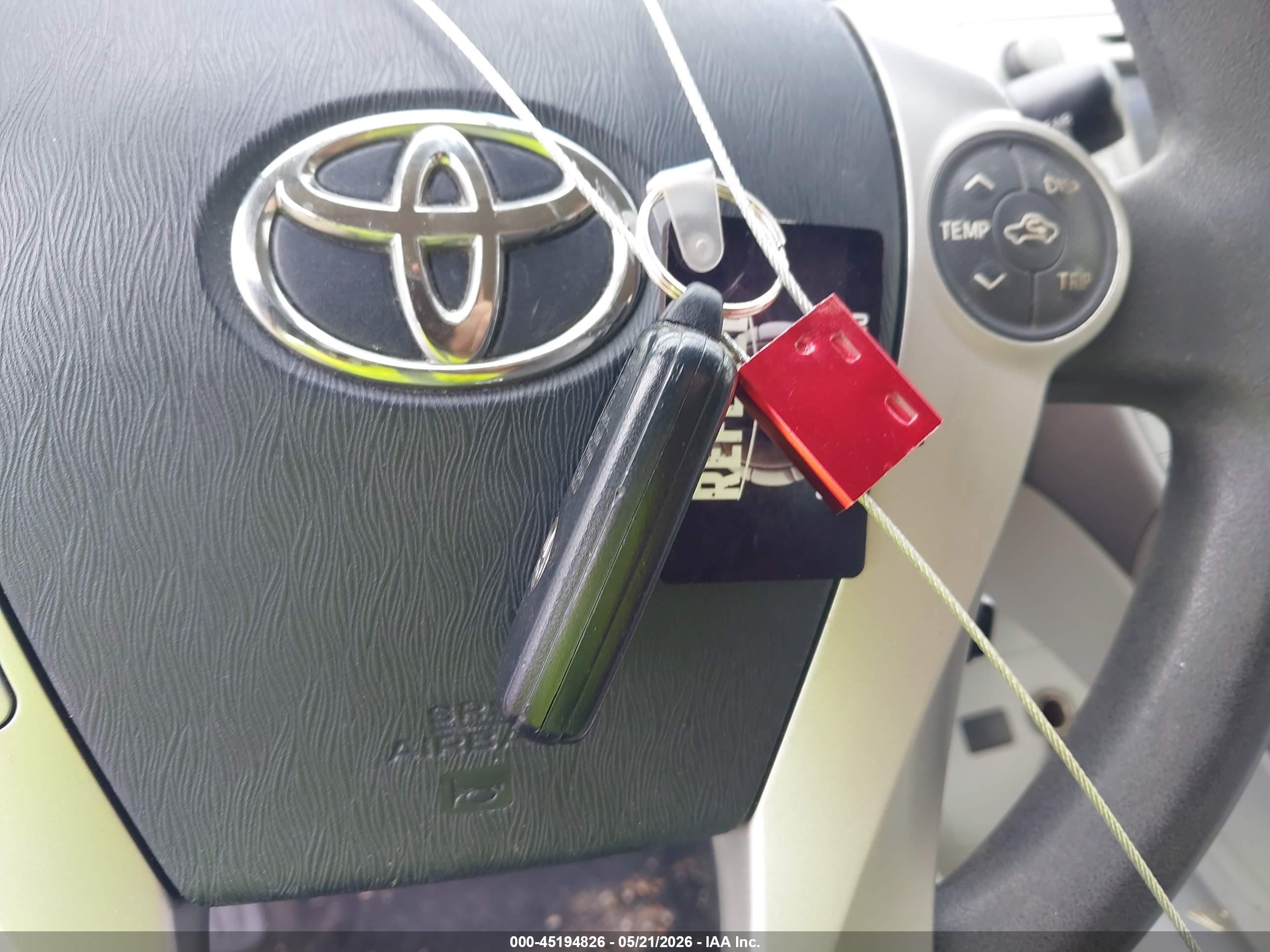 TOYOTA PRIUS image 11
