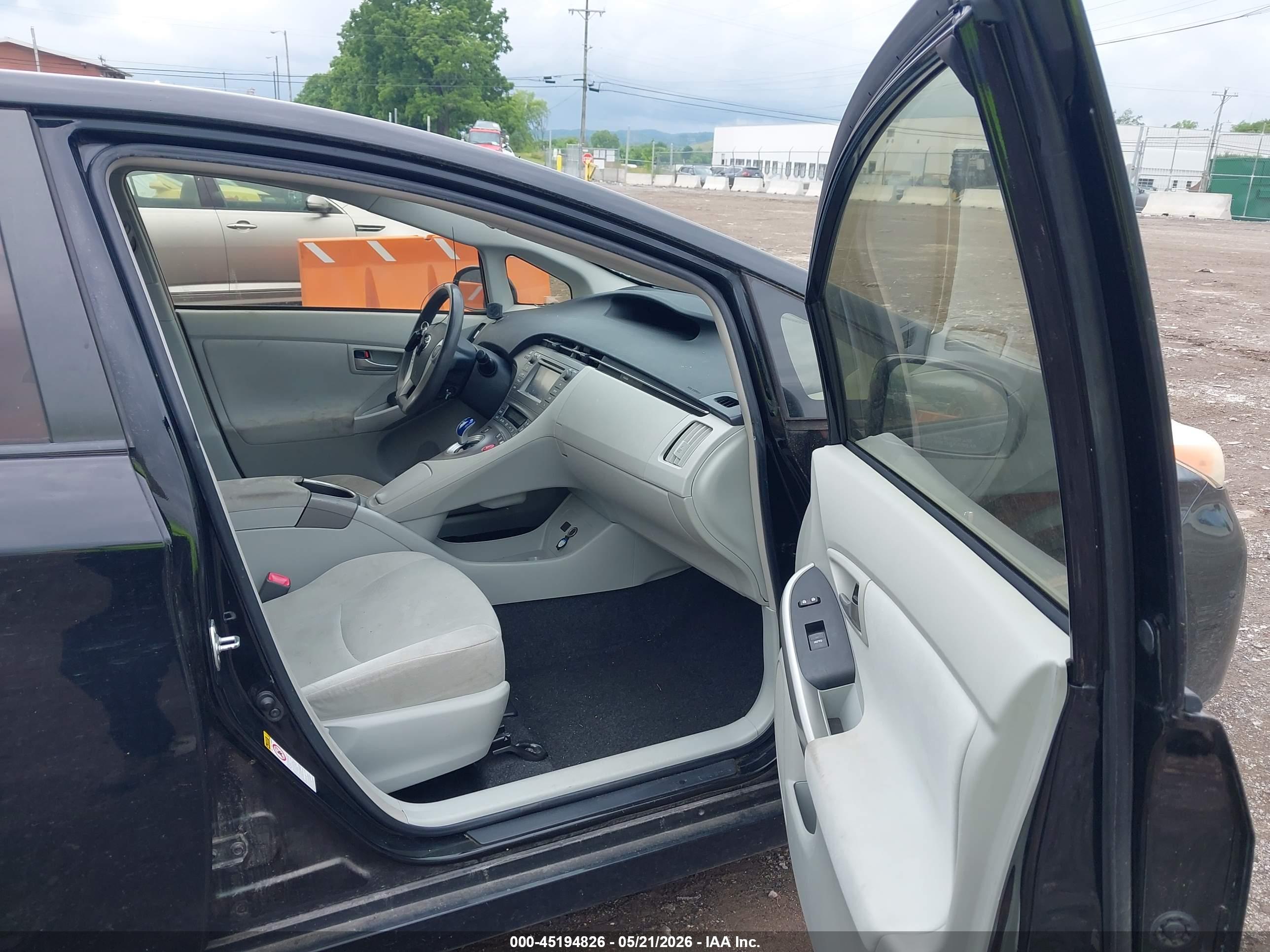 TOYOTA PRIUS image 5