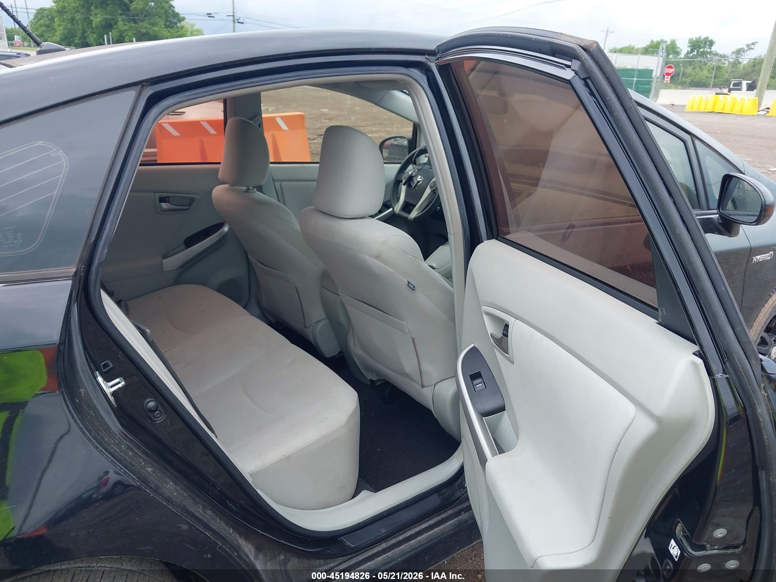 TOYOTA PRIUS image 8