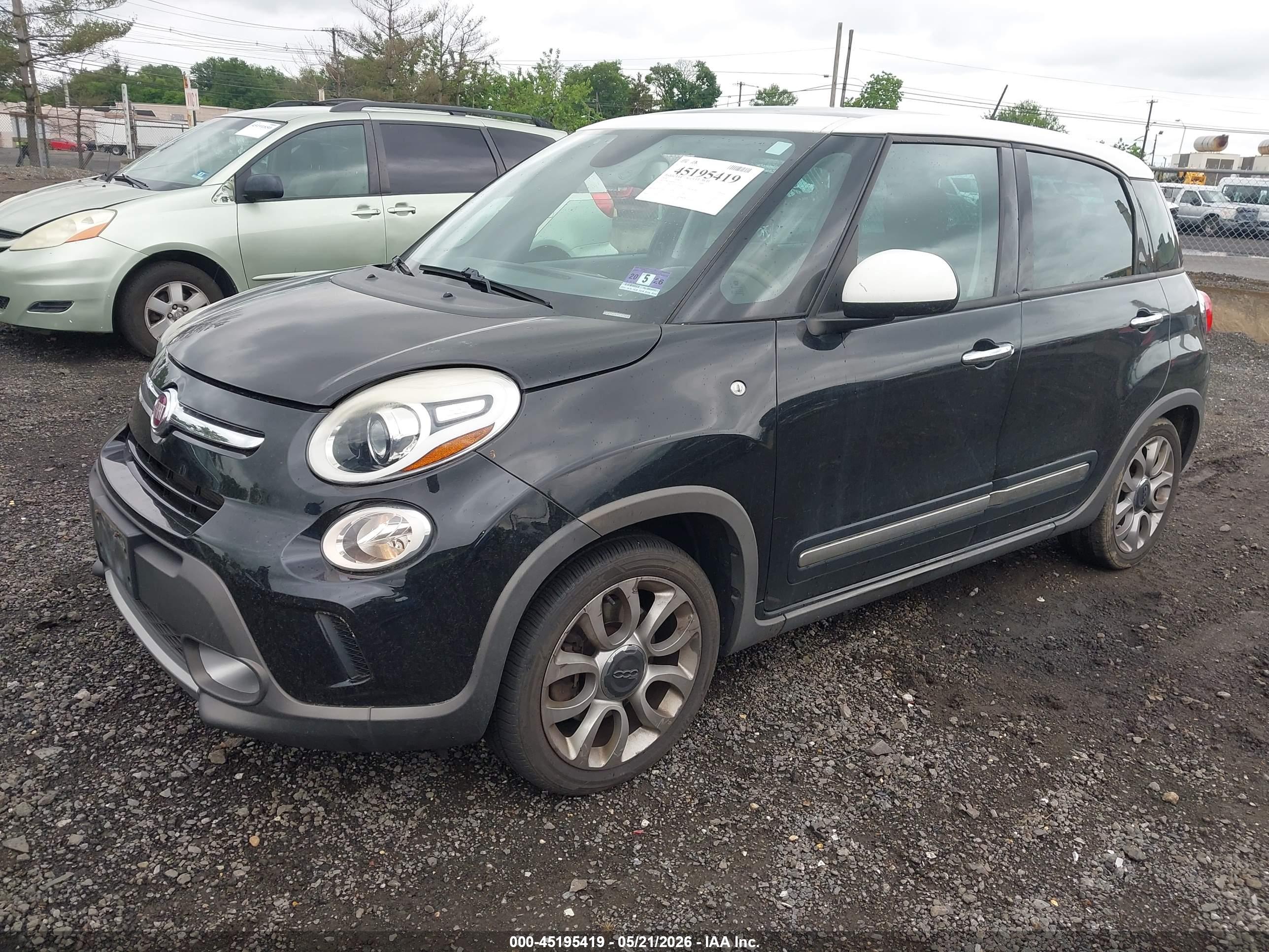FIAT 500L image 2