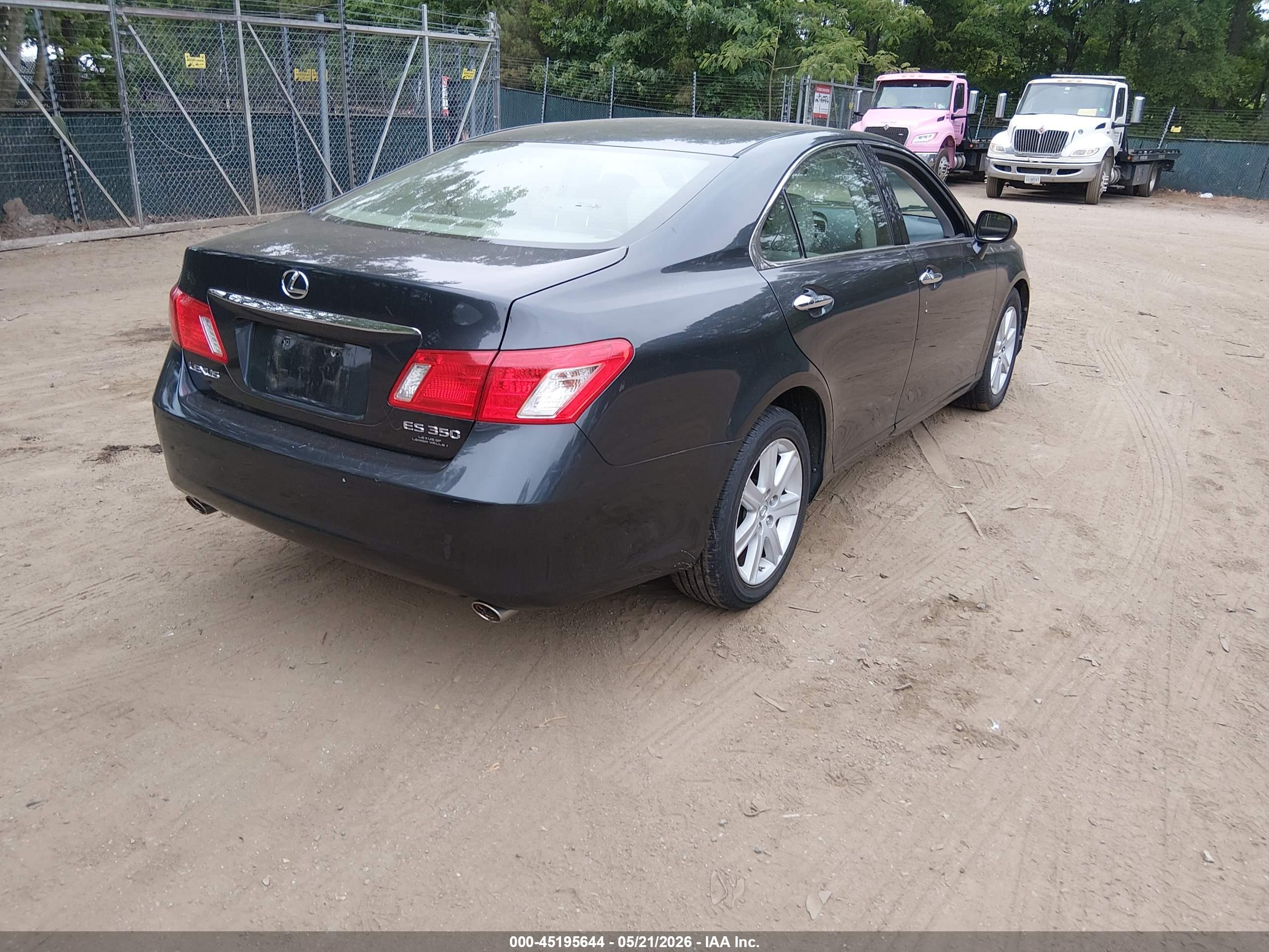 LEXUS ES image 4