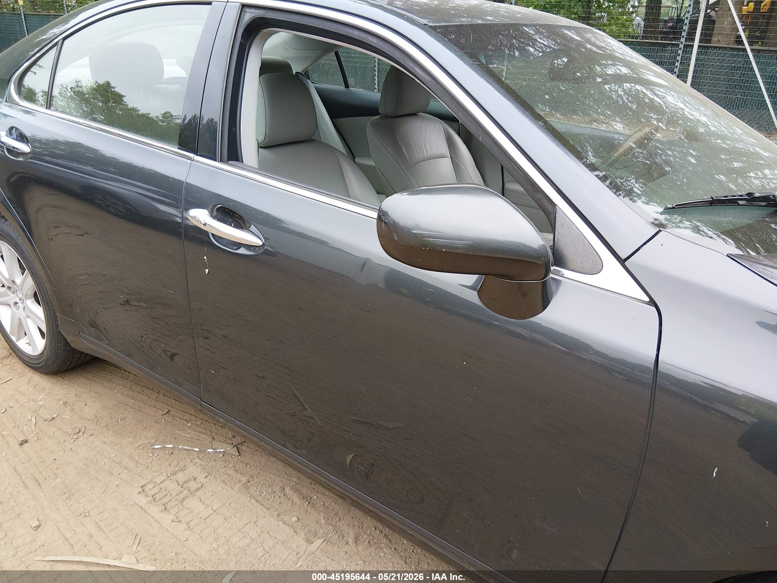 LEXUS ES image 6
