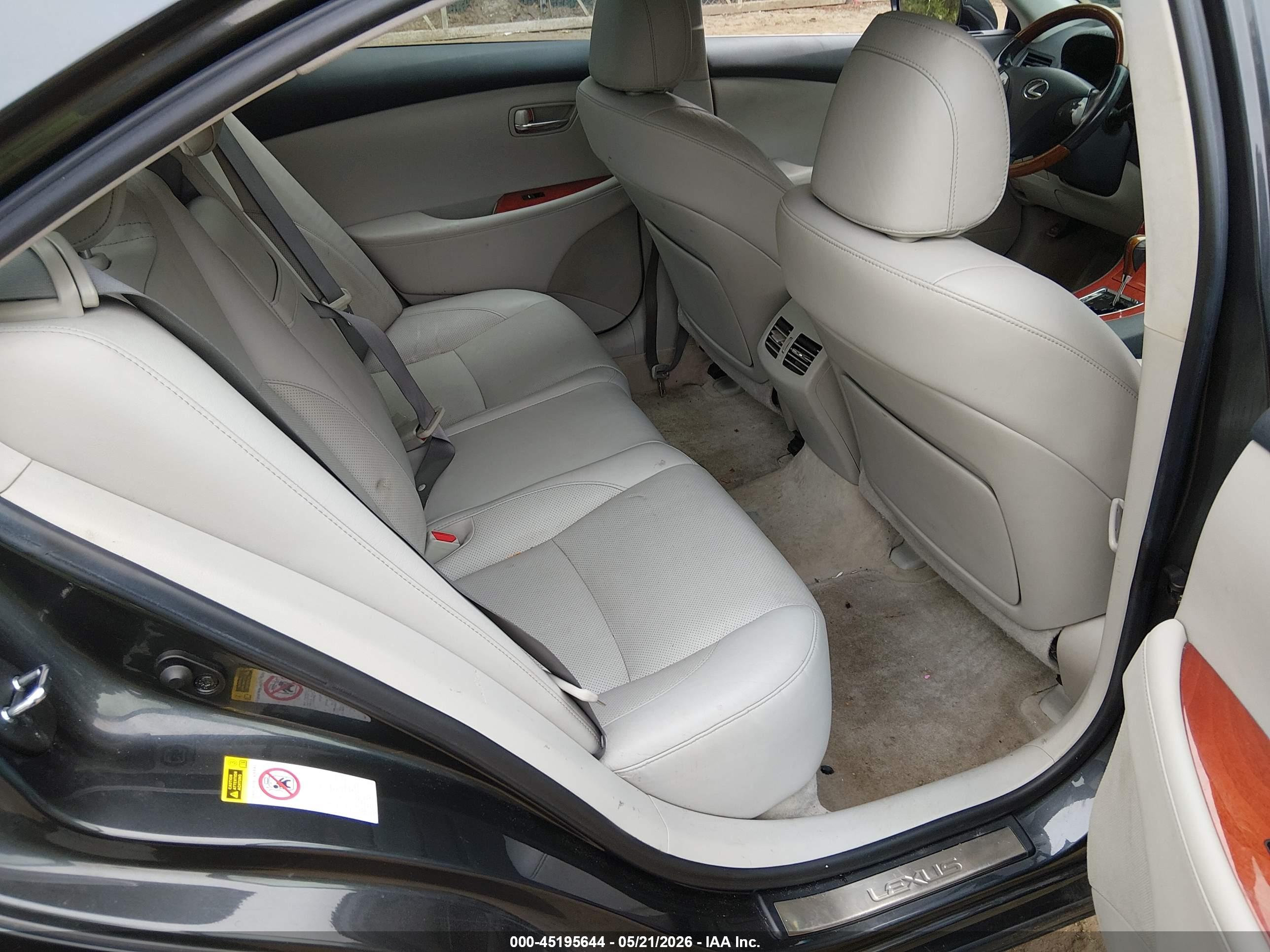 LEXUS ES image 8