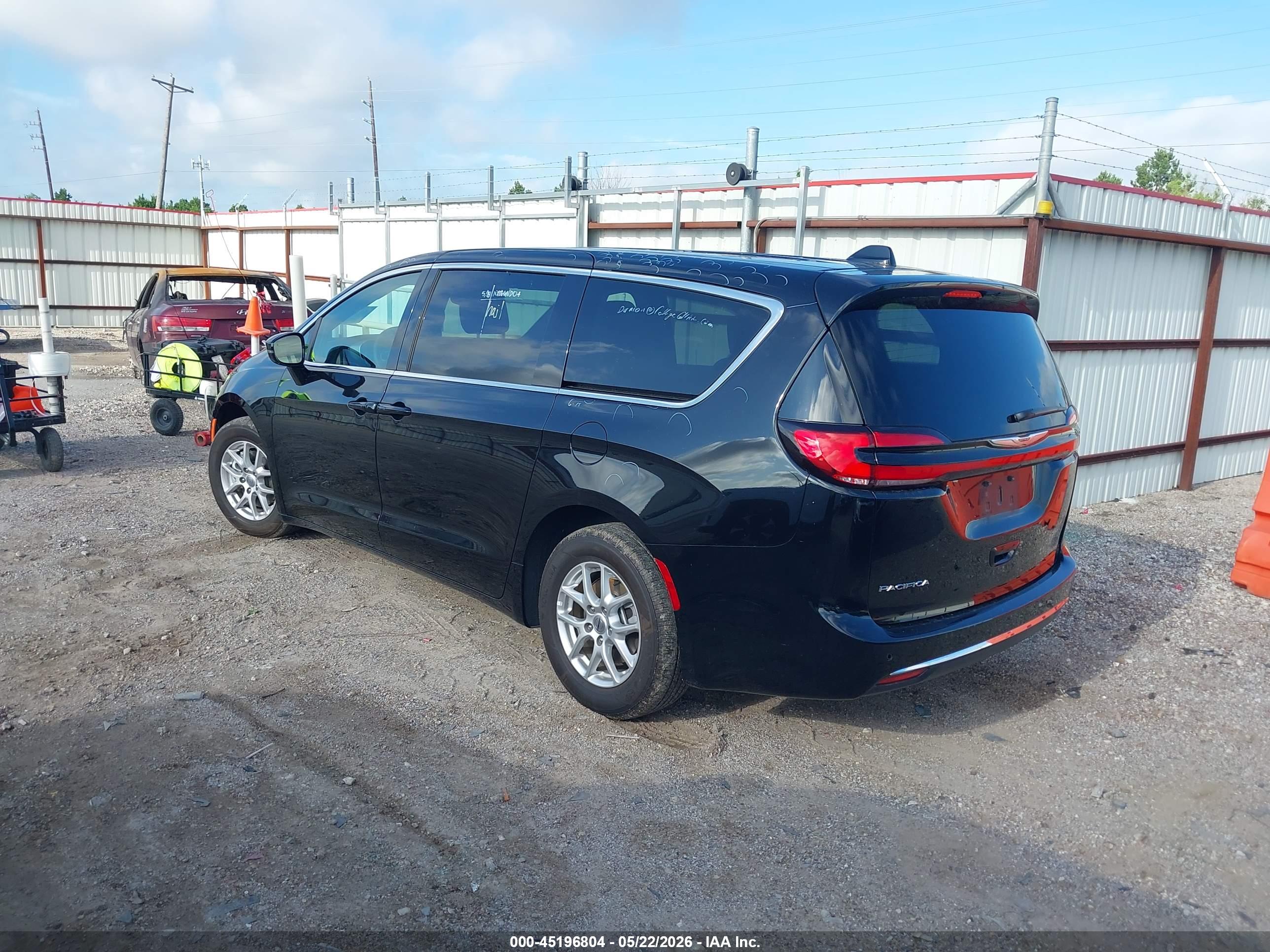 CHRYSLER PACIFICA image 3