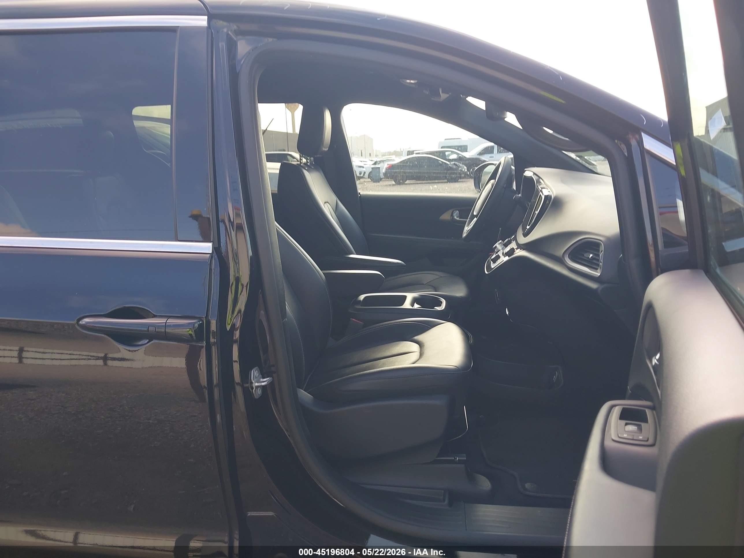 CHRYSLER PACIFICA image 5