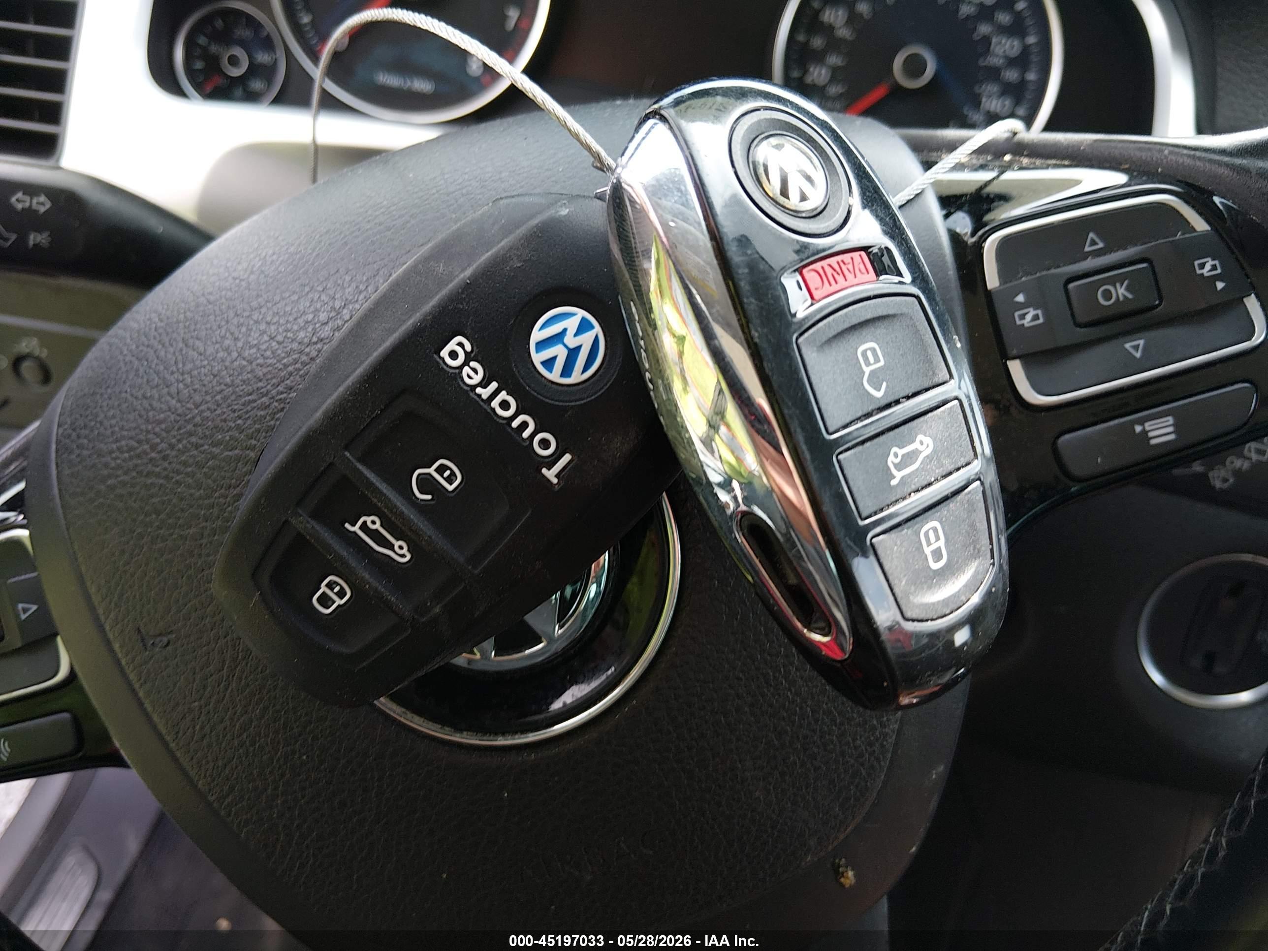 VOLKSWAGEN TOUAREG image 11