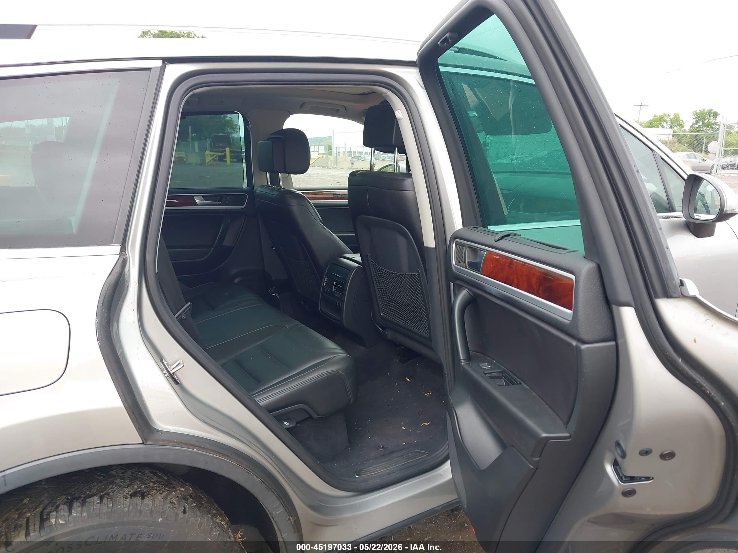 VOLKSWAGEN TOUAREG image 8