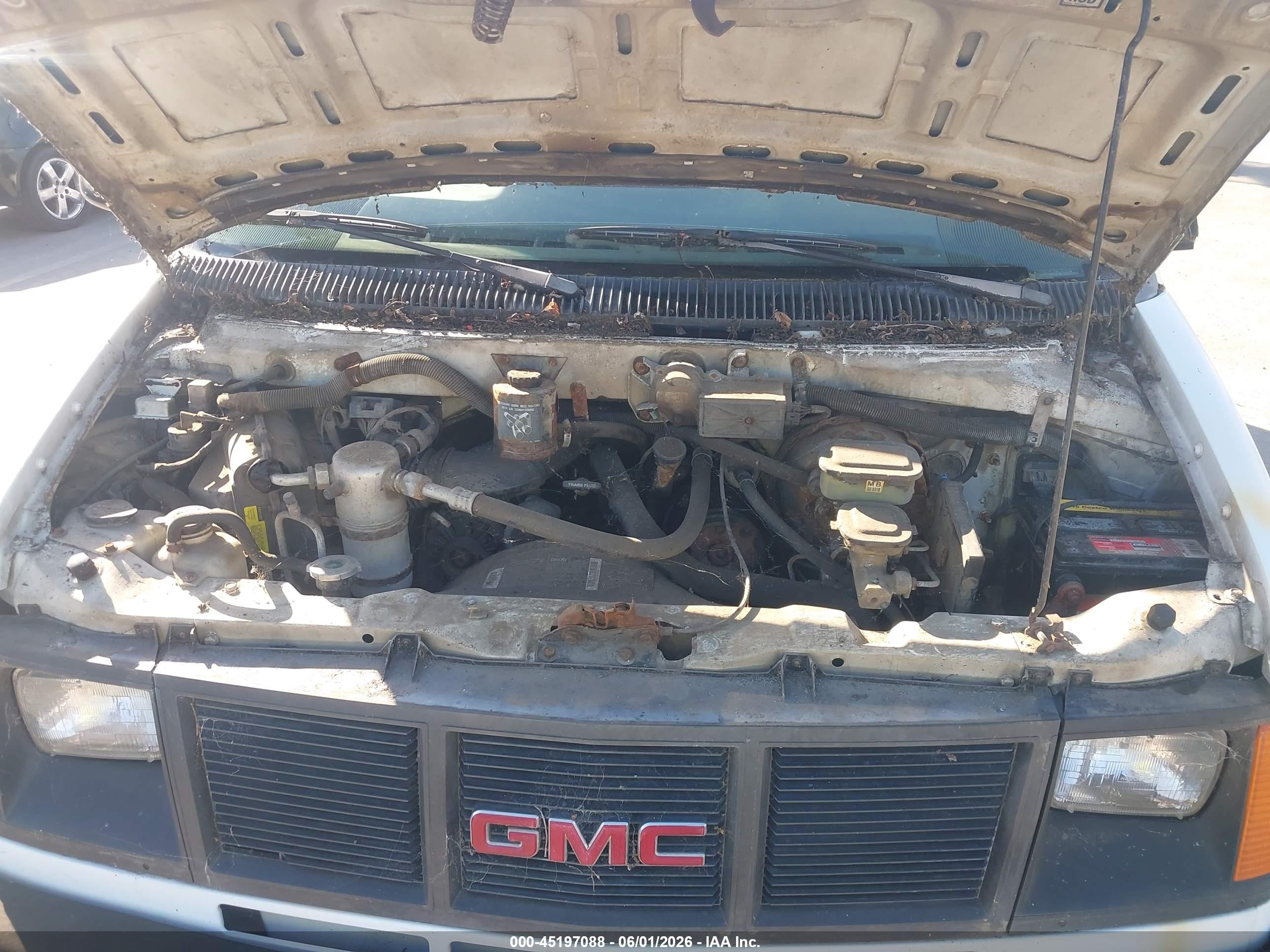 GMC SAFARI image 10