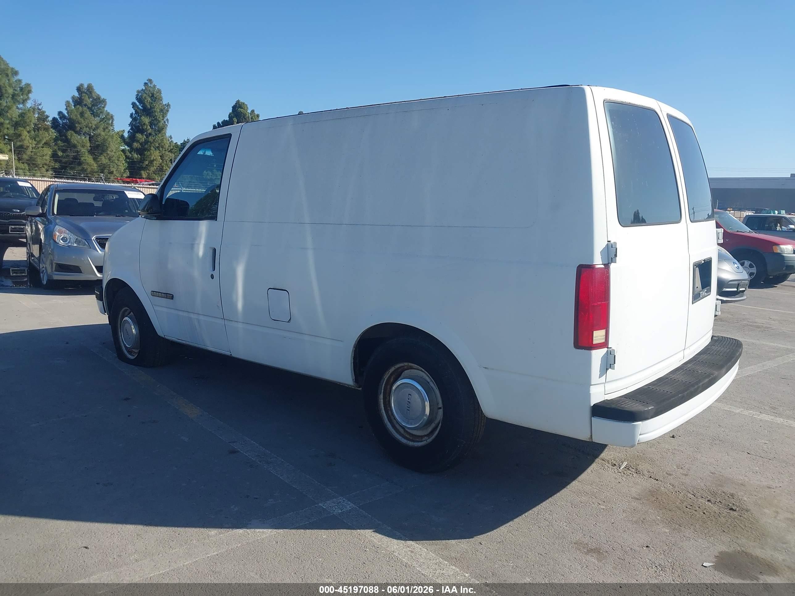 GMC SAFARI image 3
