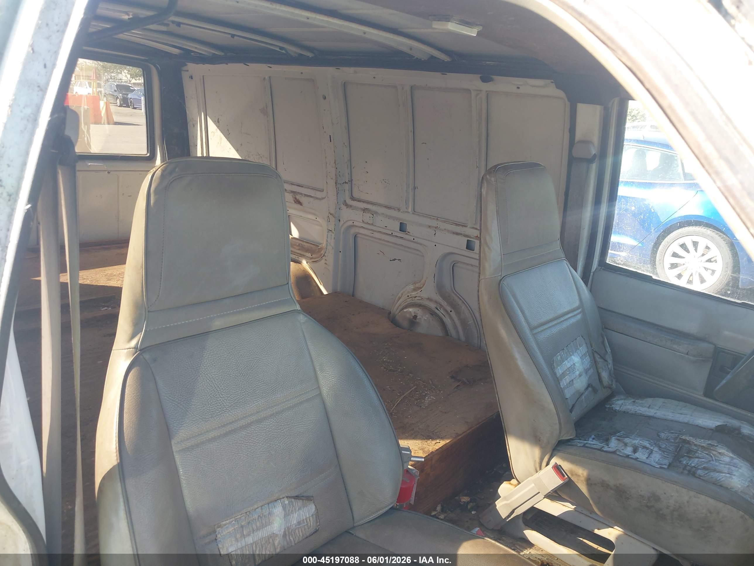 GMC SAFARI image 8
