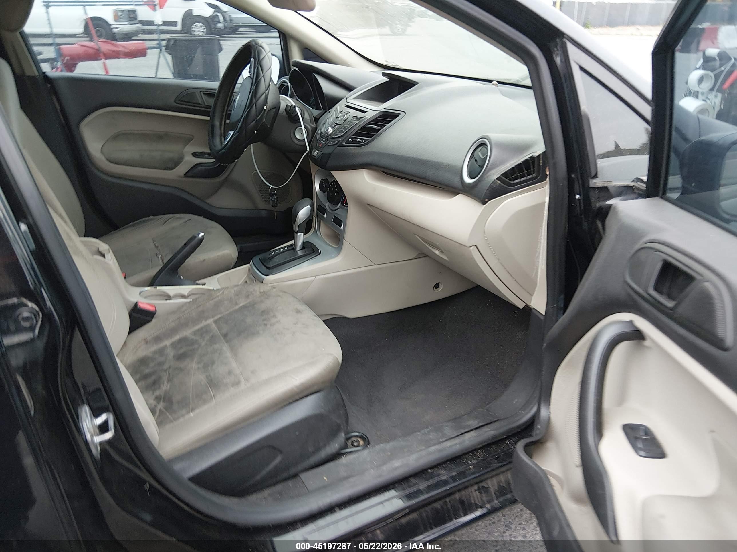 FORD FIESTA image 5
