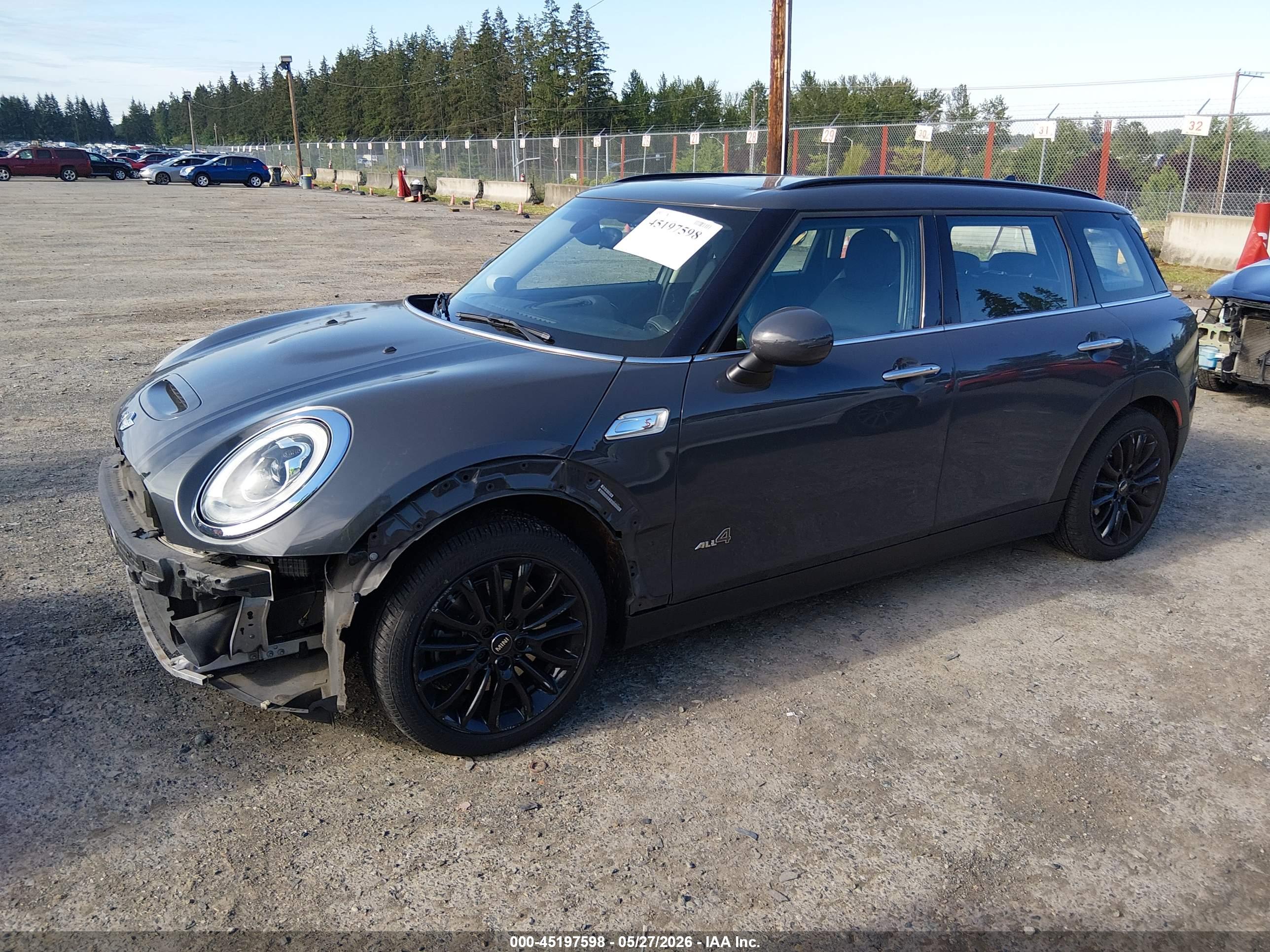MINI CLUBMAN image 2