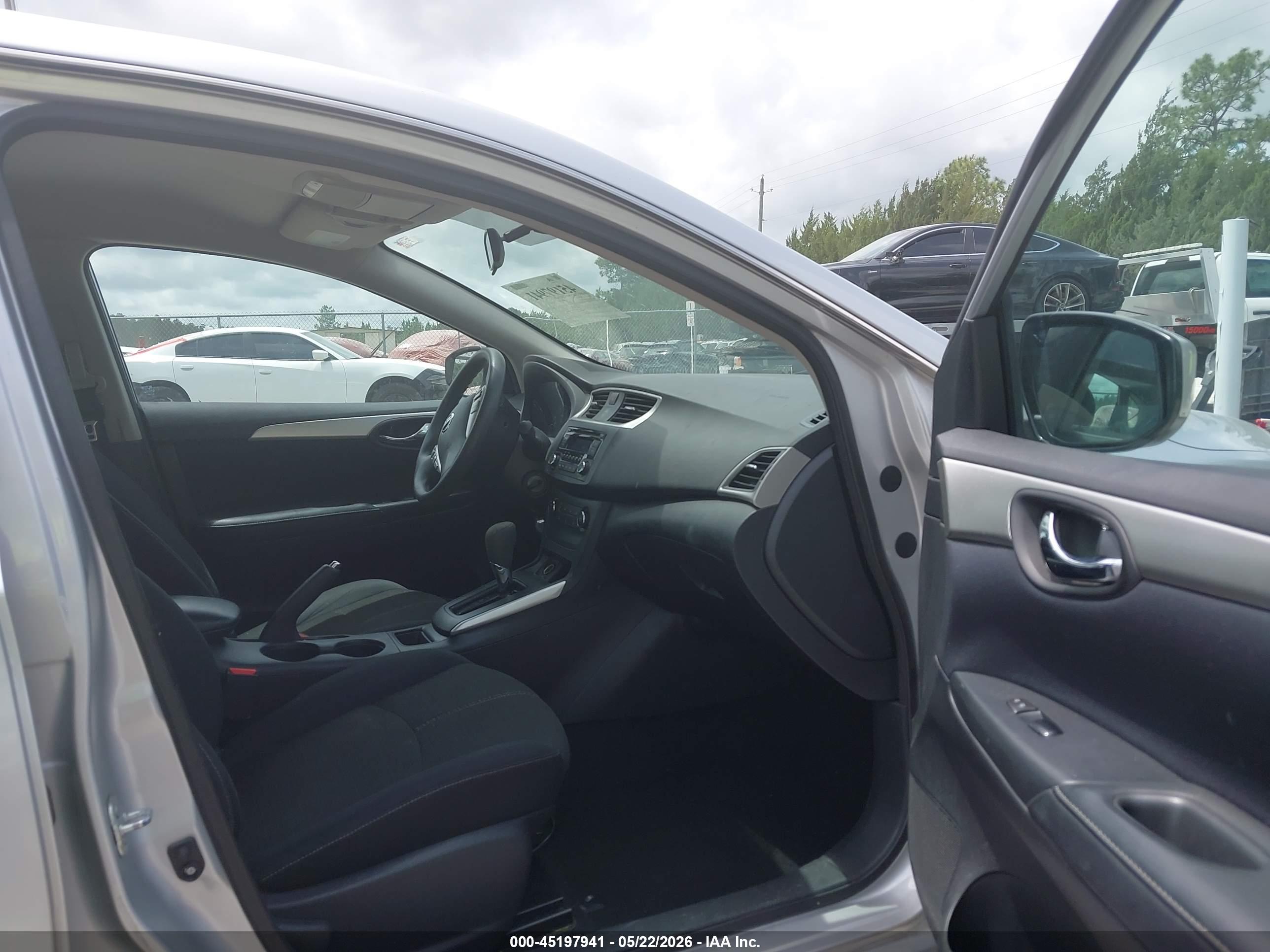 NISSAN SENTRA image 5