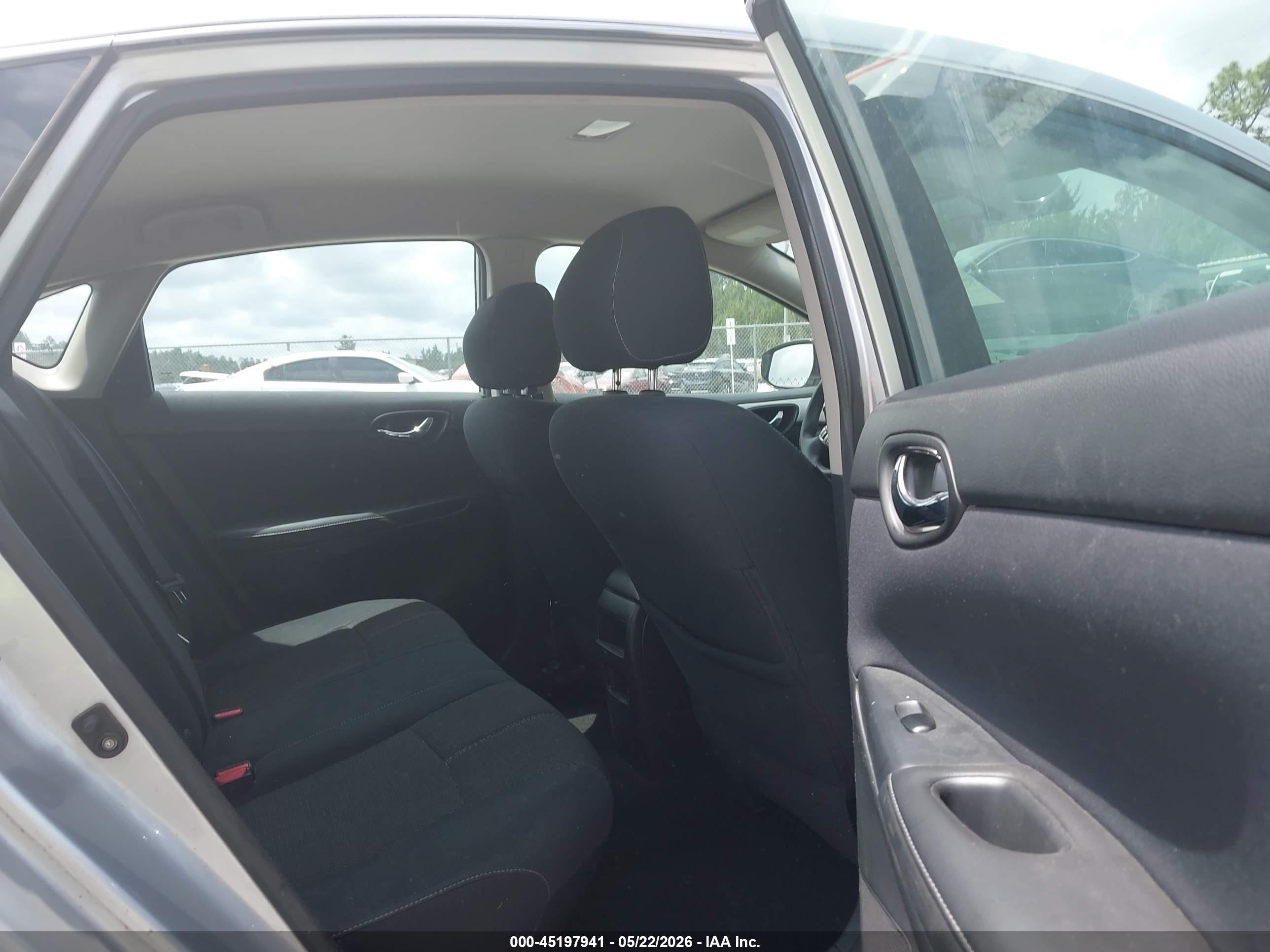 NISSAN SENTRA image 8