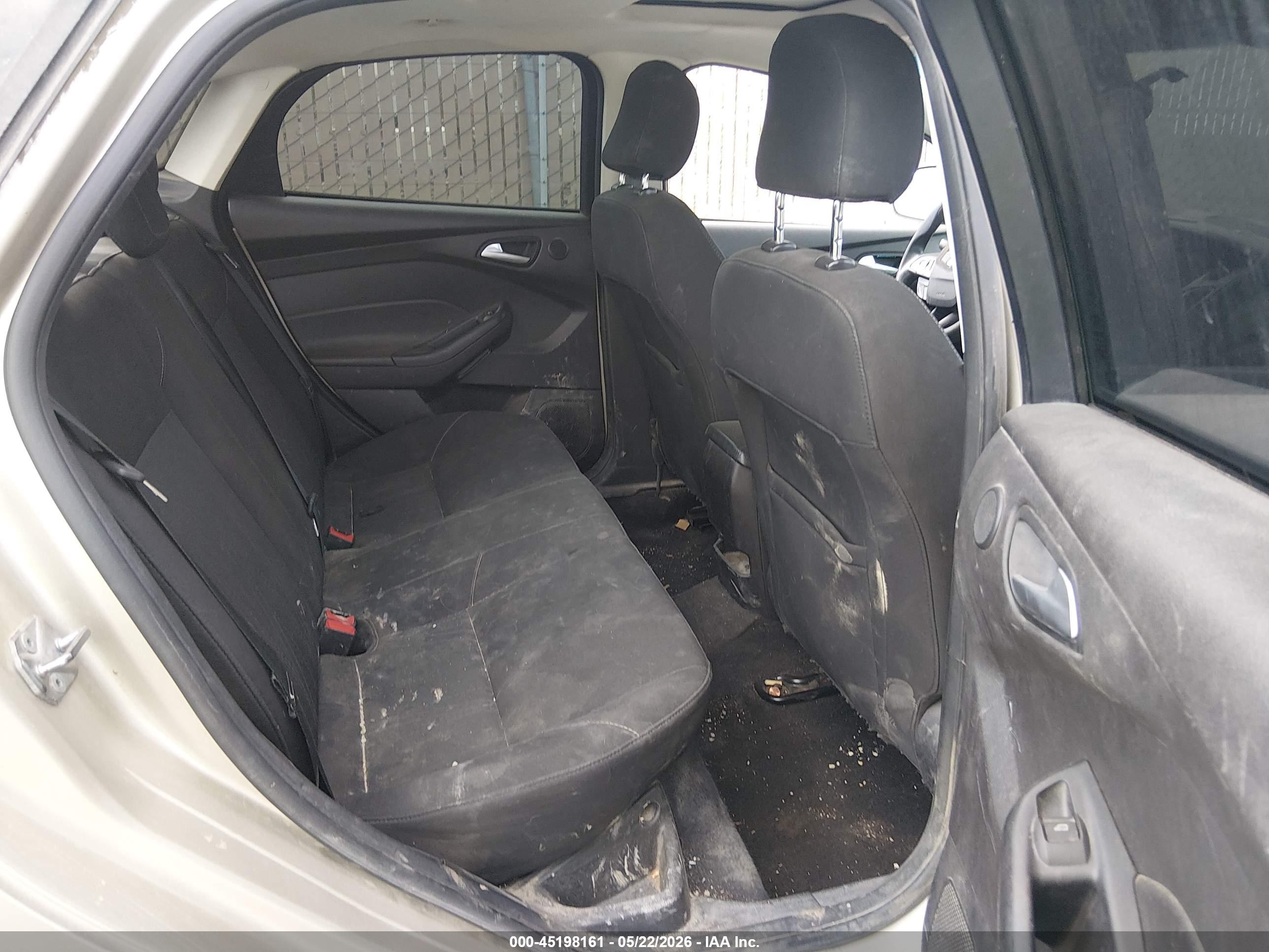 FORD FOCUS image 8