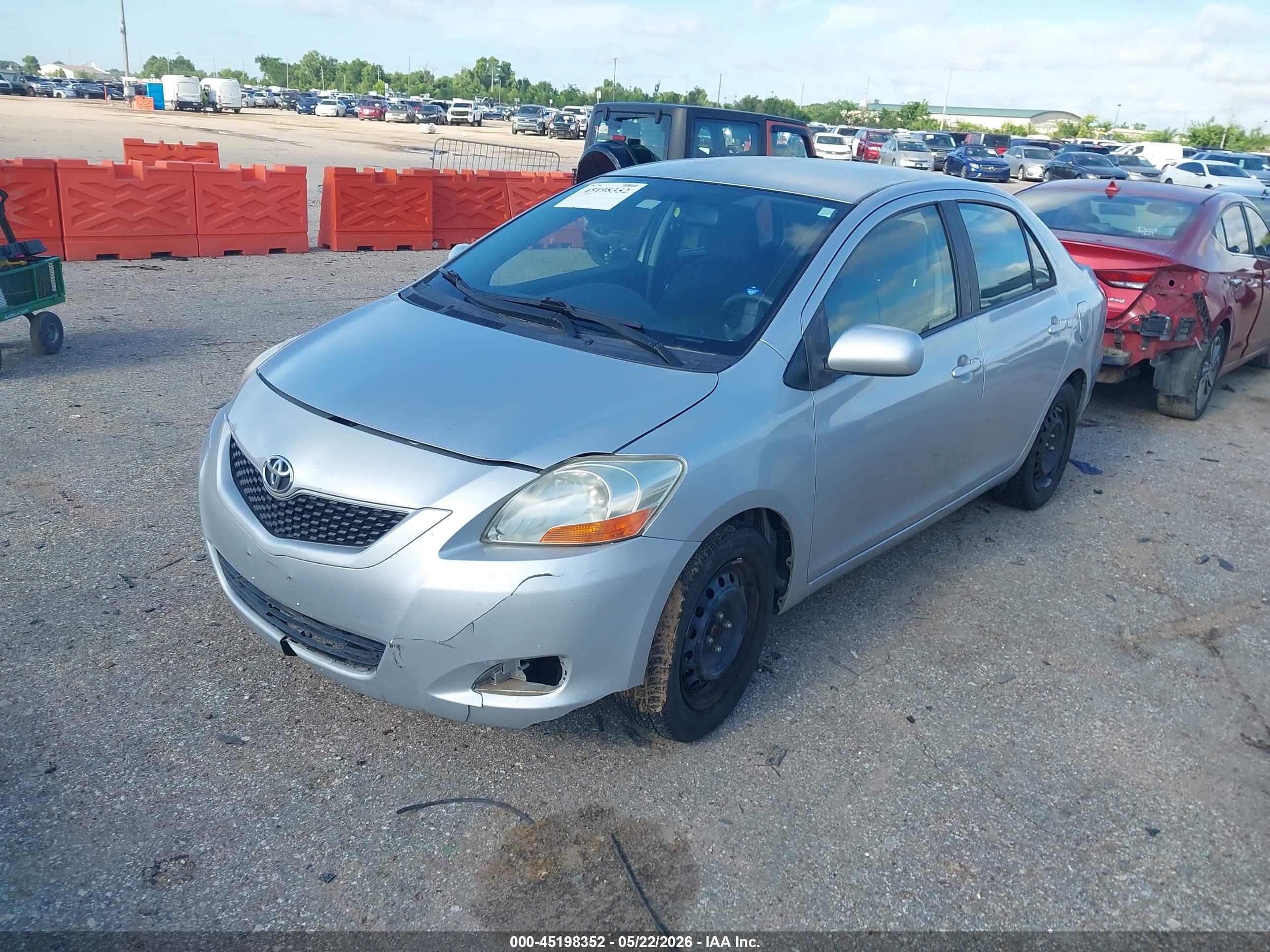 TOYOTA YARIS image 2