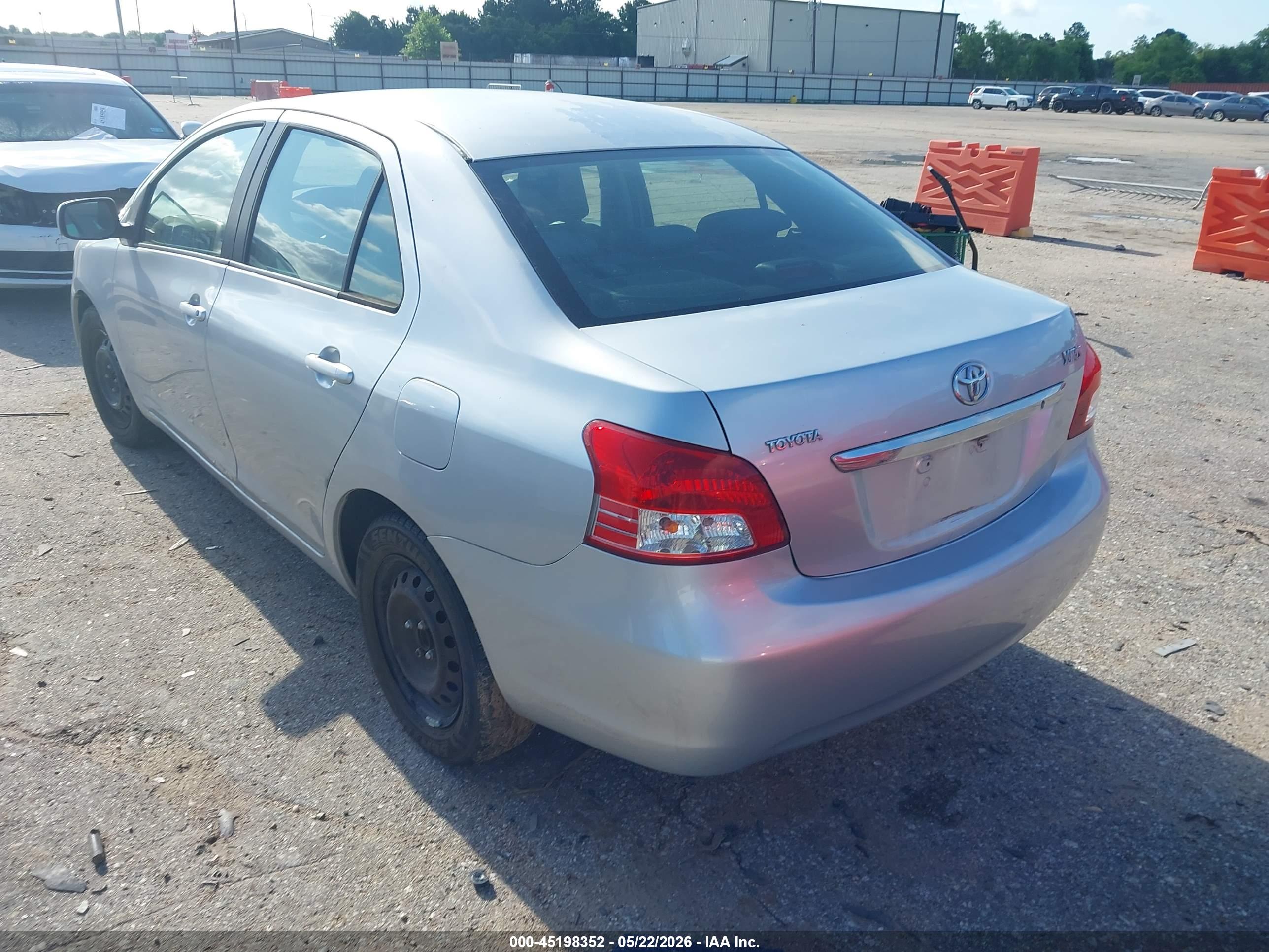 TOYOTA YARIS image 3
