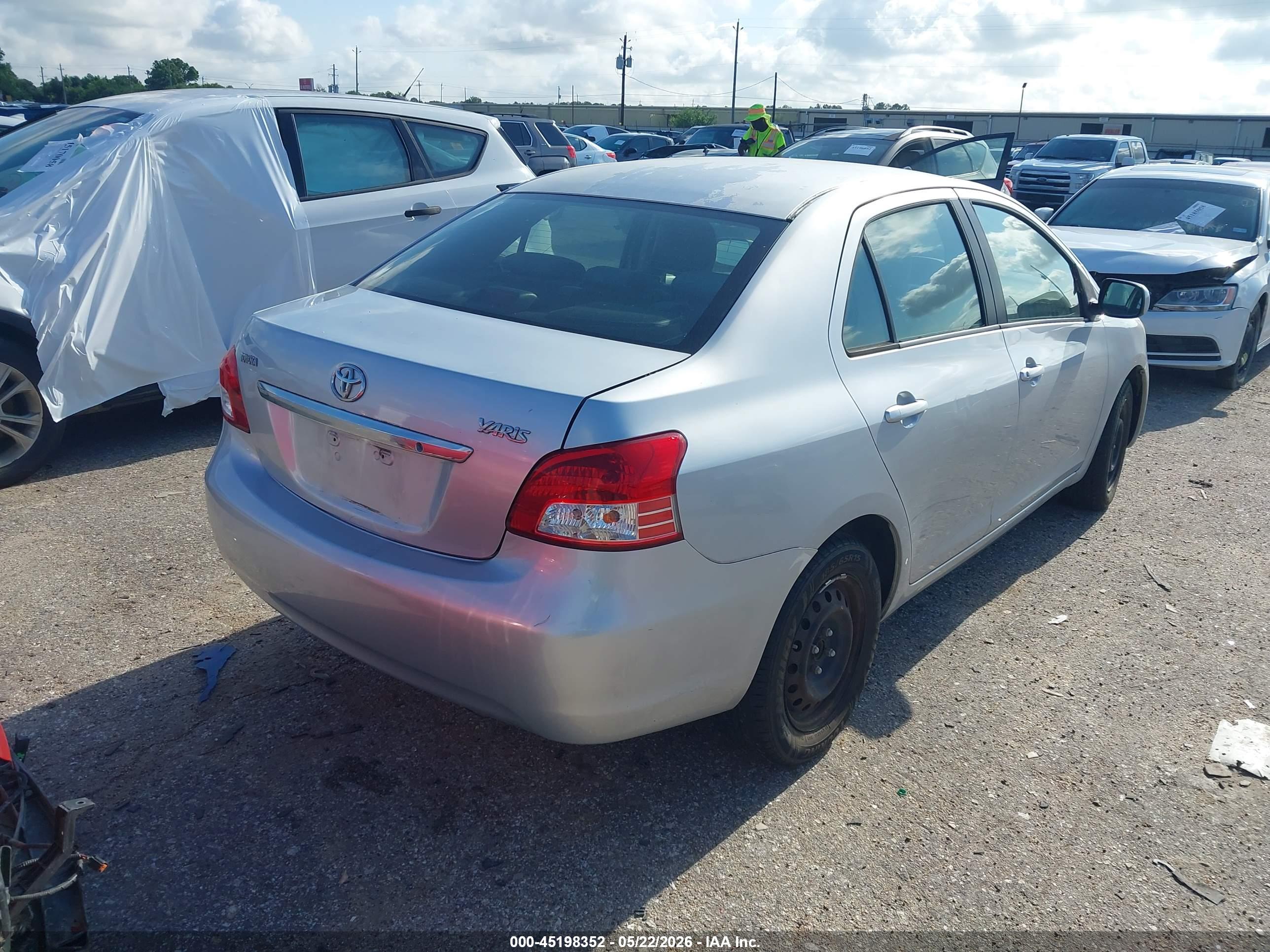 TOYOTA YARIS image 4